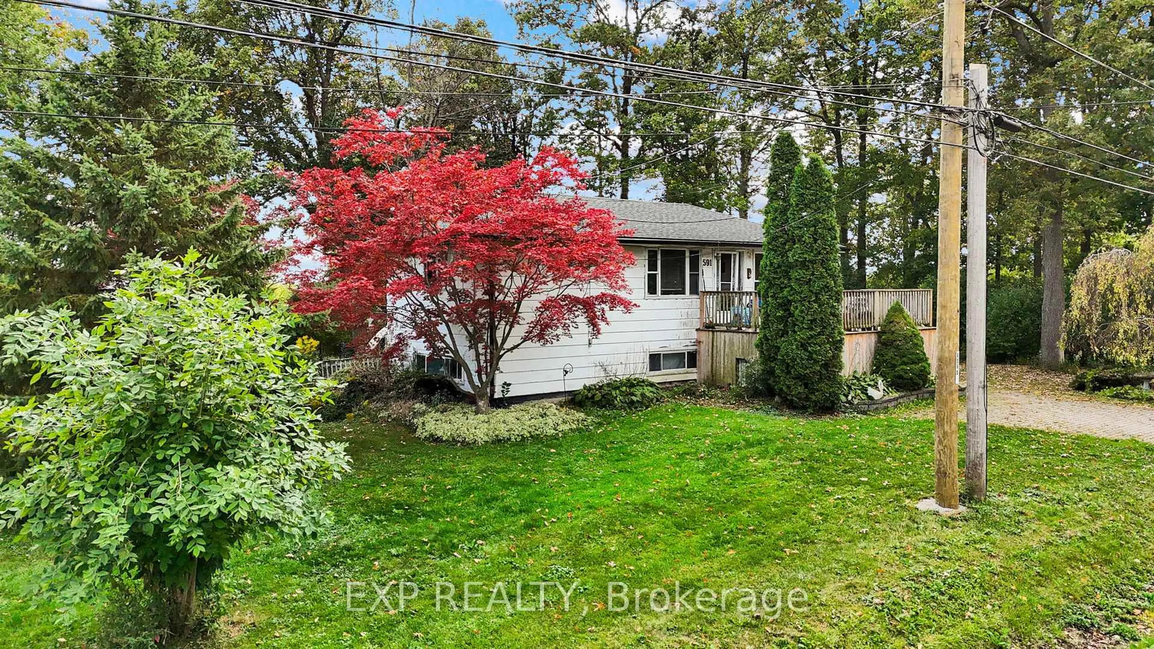 A pic from outside/outdoor area/front of a property/back of a property/a pic from drone, unknown for 591 Sims Ave, Fort Erie Ontario L2A 1N4