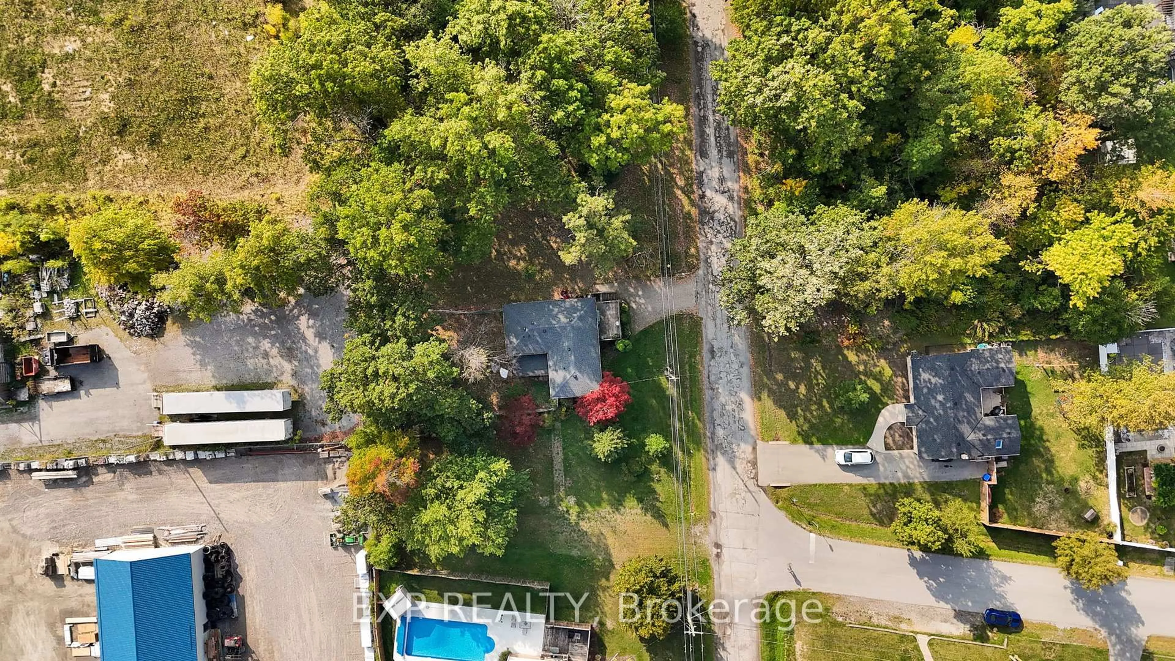 A pic from outside/outdoor area/front of a property/back of a property/a pic from drone, unknown for 591 Sims Ave, Fort Erie Ontario L2A 1N4