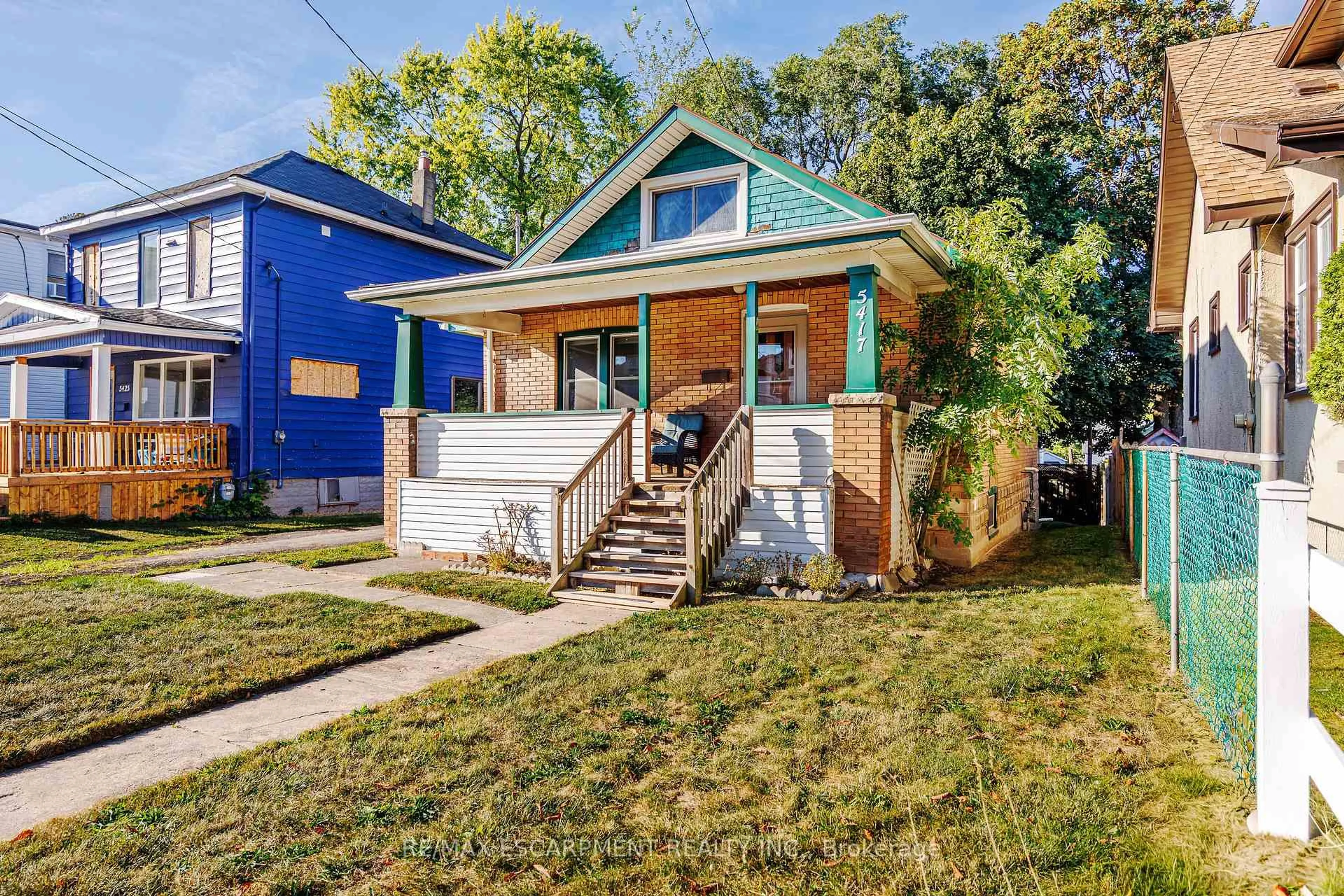 Home with brick exterior material, street for 5417 Bridge St, Niagara Falls Ontario L2E 2T5