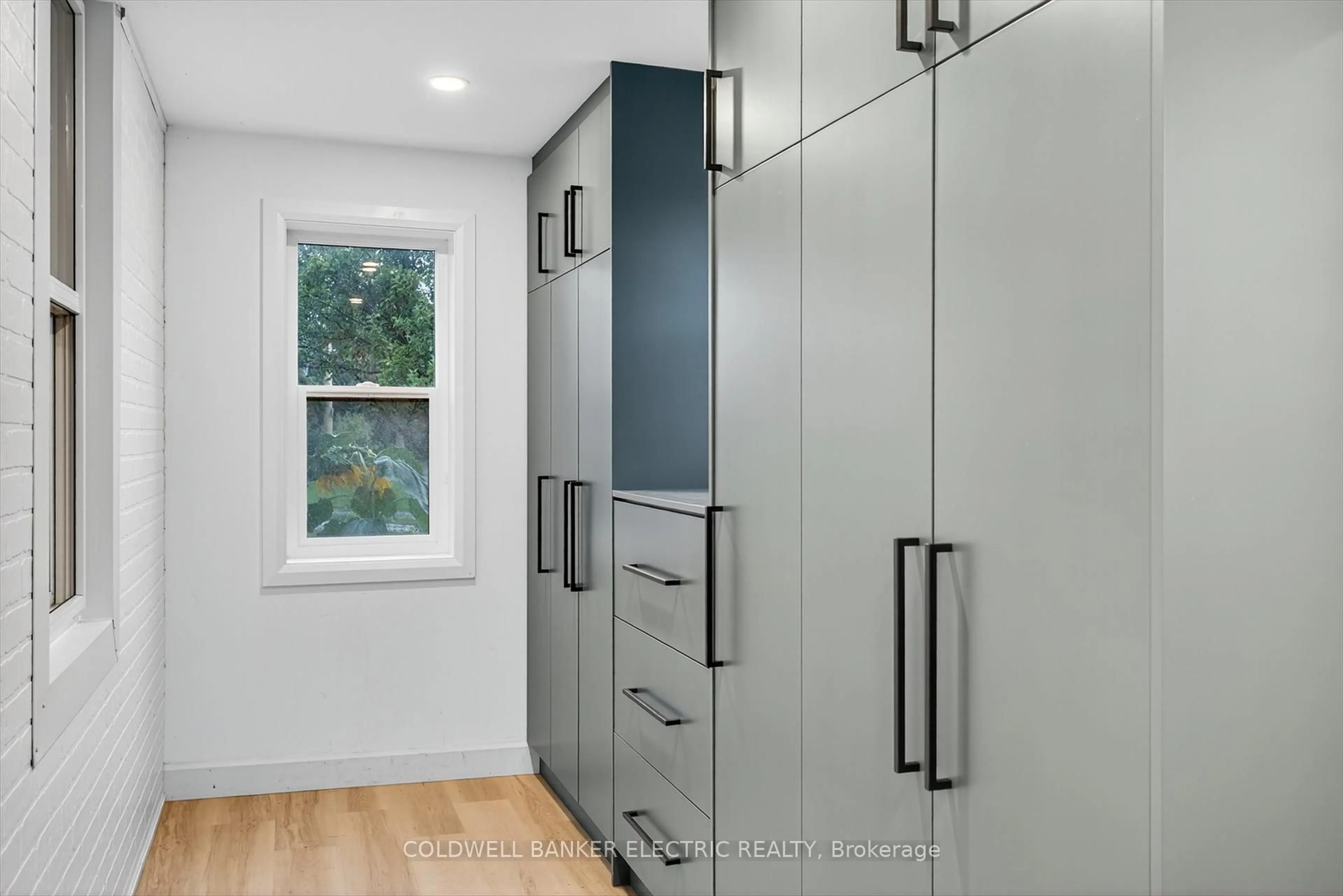 Contemporary kitchen, unknown for 220 Rogers St, Peterborough Ontario K9H 1W3