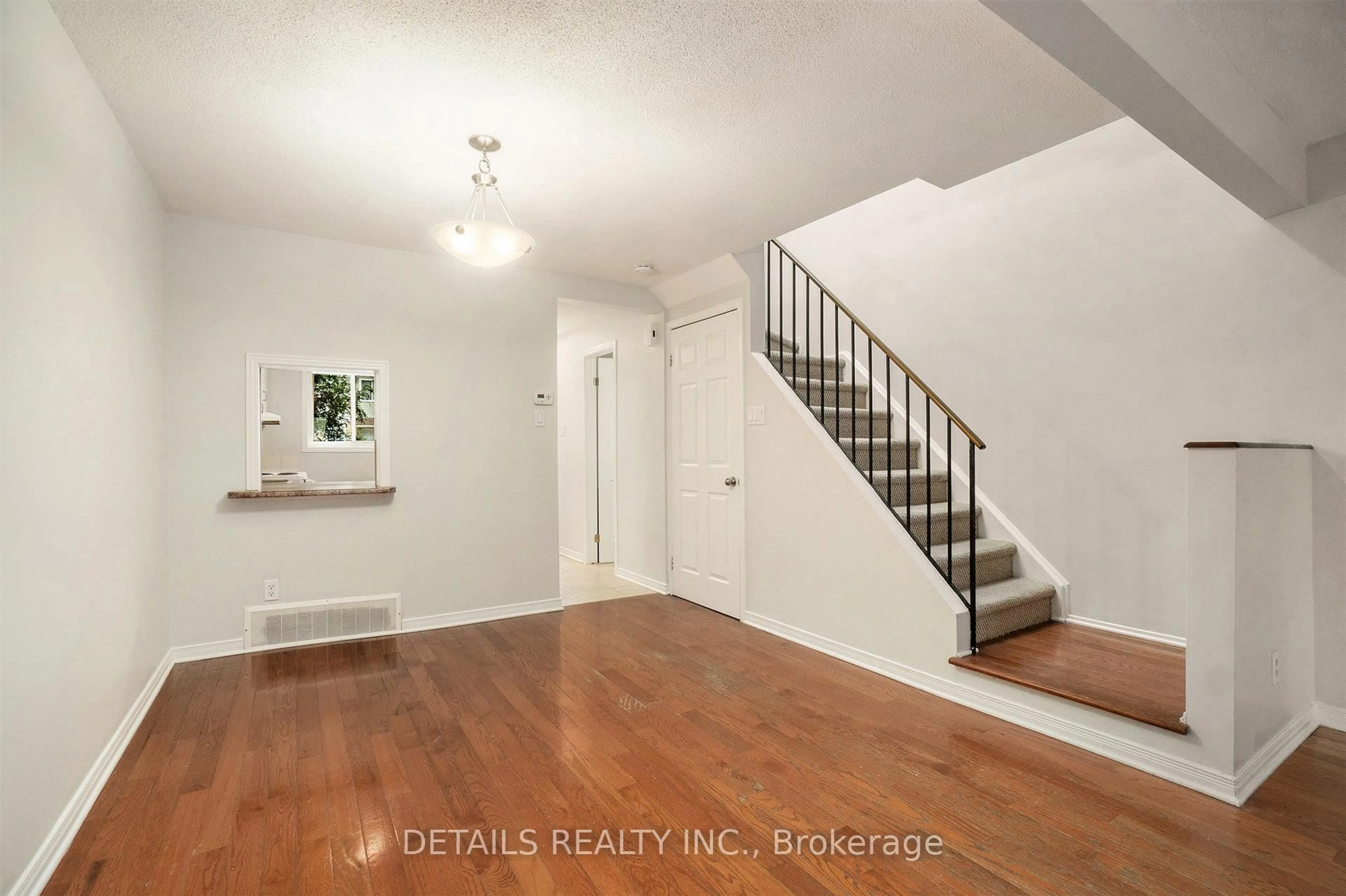 Unknown for 144 Valley Stream, Unit D Dr #9, Ottawa Ontario K2H 9C6