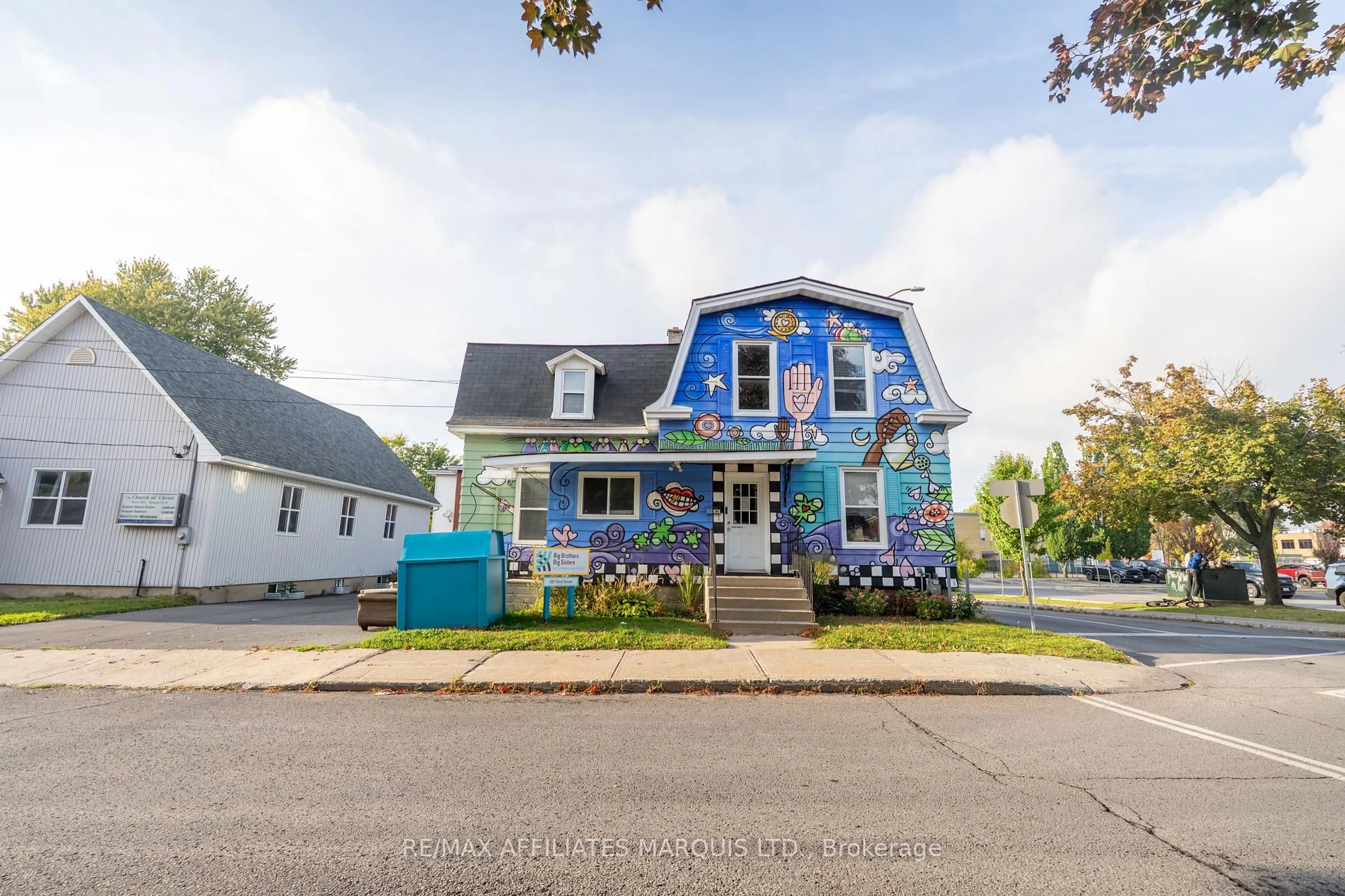 Home with vinyl exterior material, street for 101 Third St, Cornwall Ontario K6J 2N9