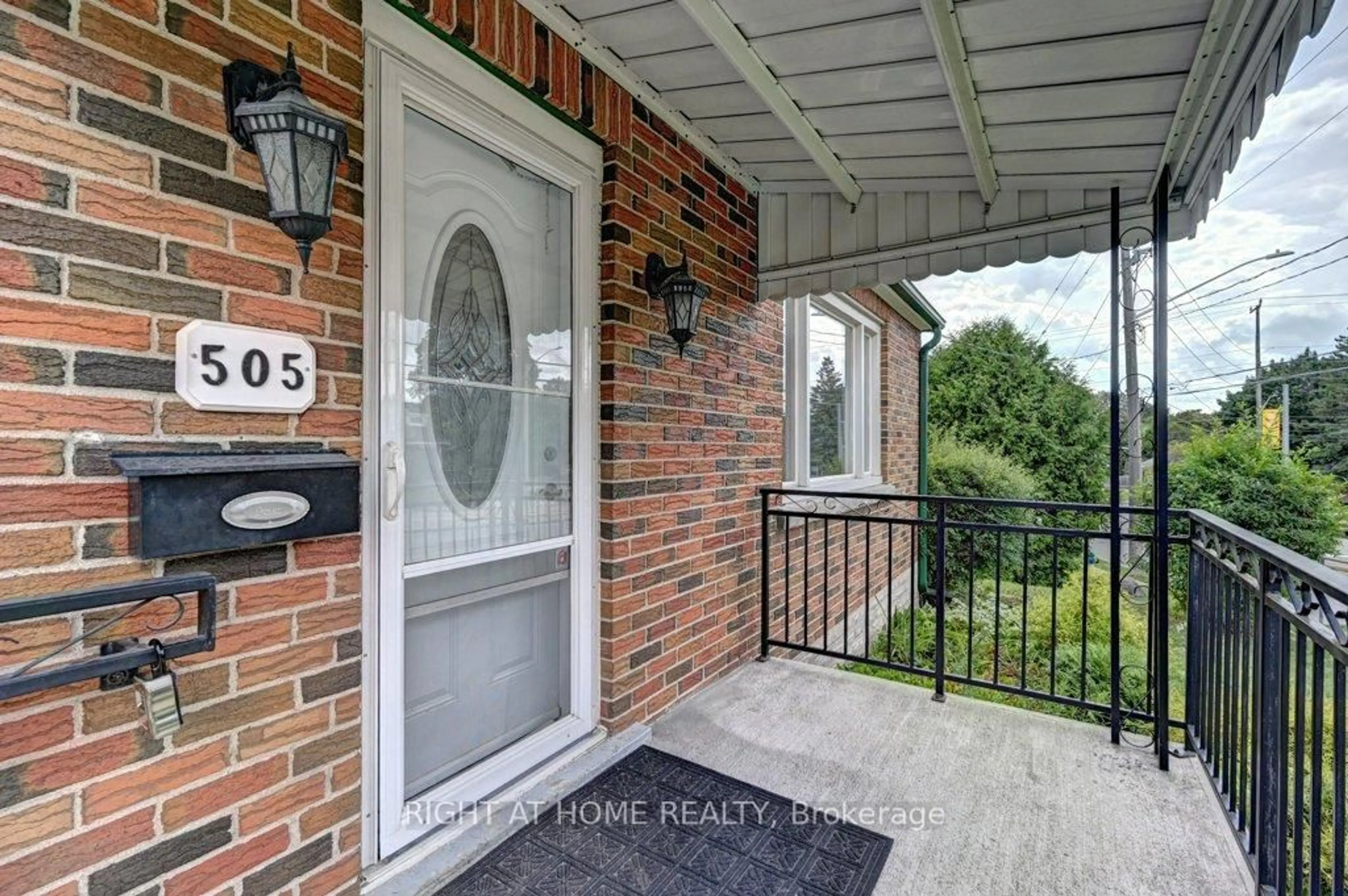 Indoor entryway for 505 Speedvale Ave, Guelph Ontario N1E 1P5