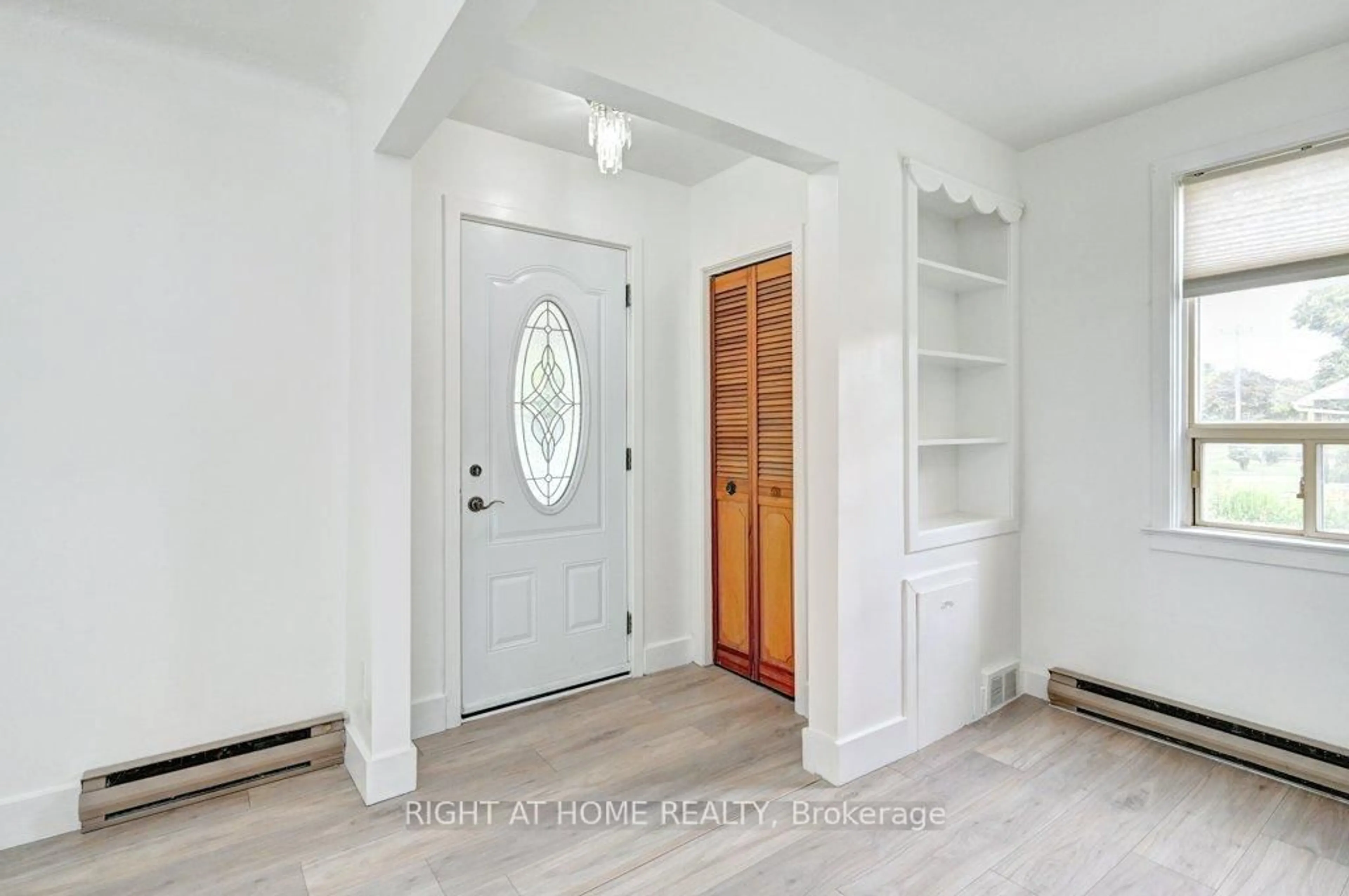 Indoor entryway for 505 Speedvale Ave, Guelph Ontario N1E 1P5