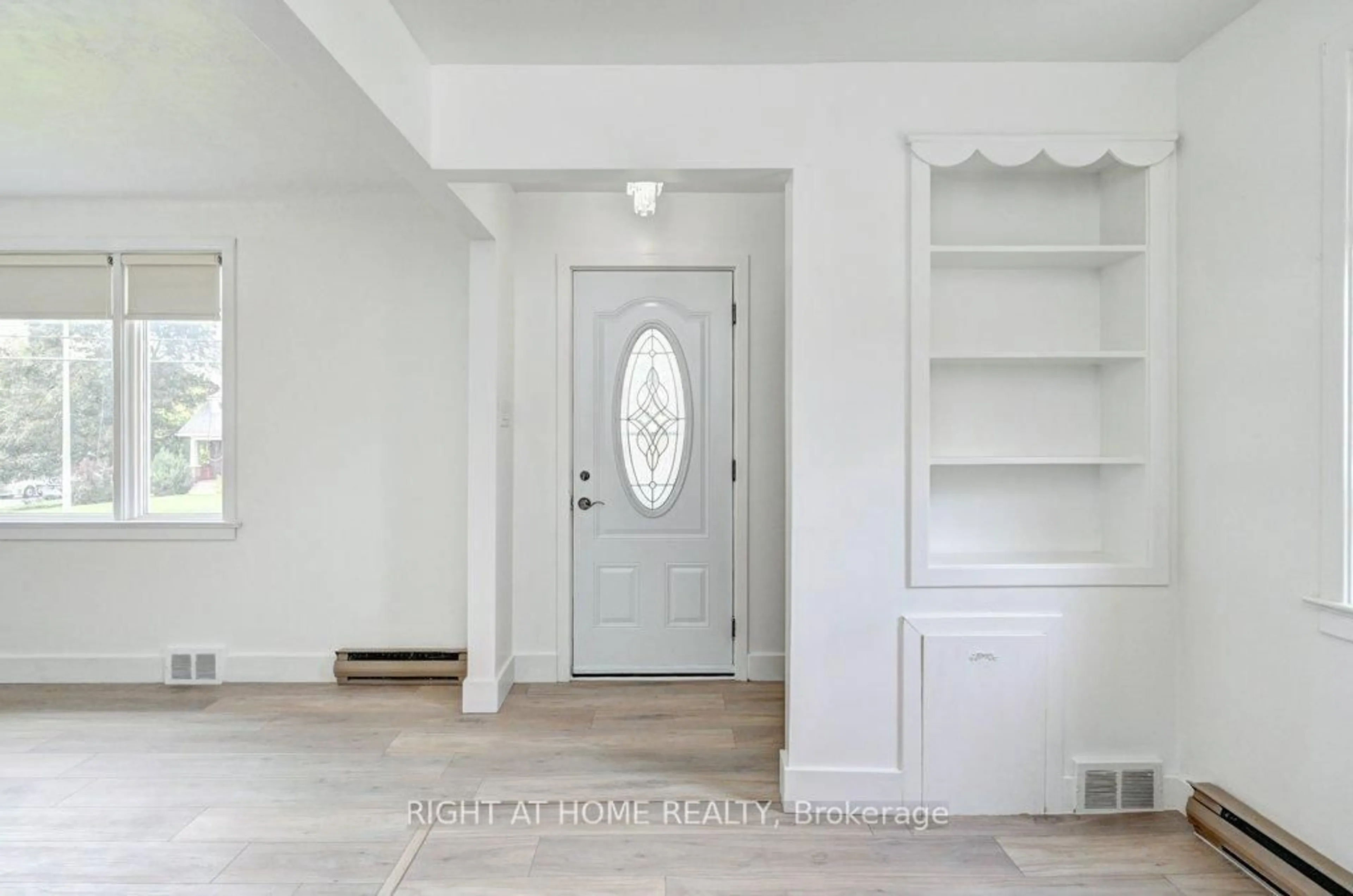 Indoor entryway for 505 Speedvale Ave, Guelph Ontario N1E 1P5