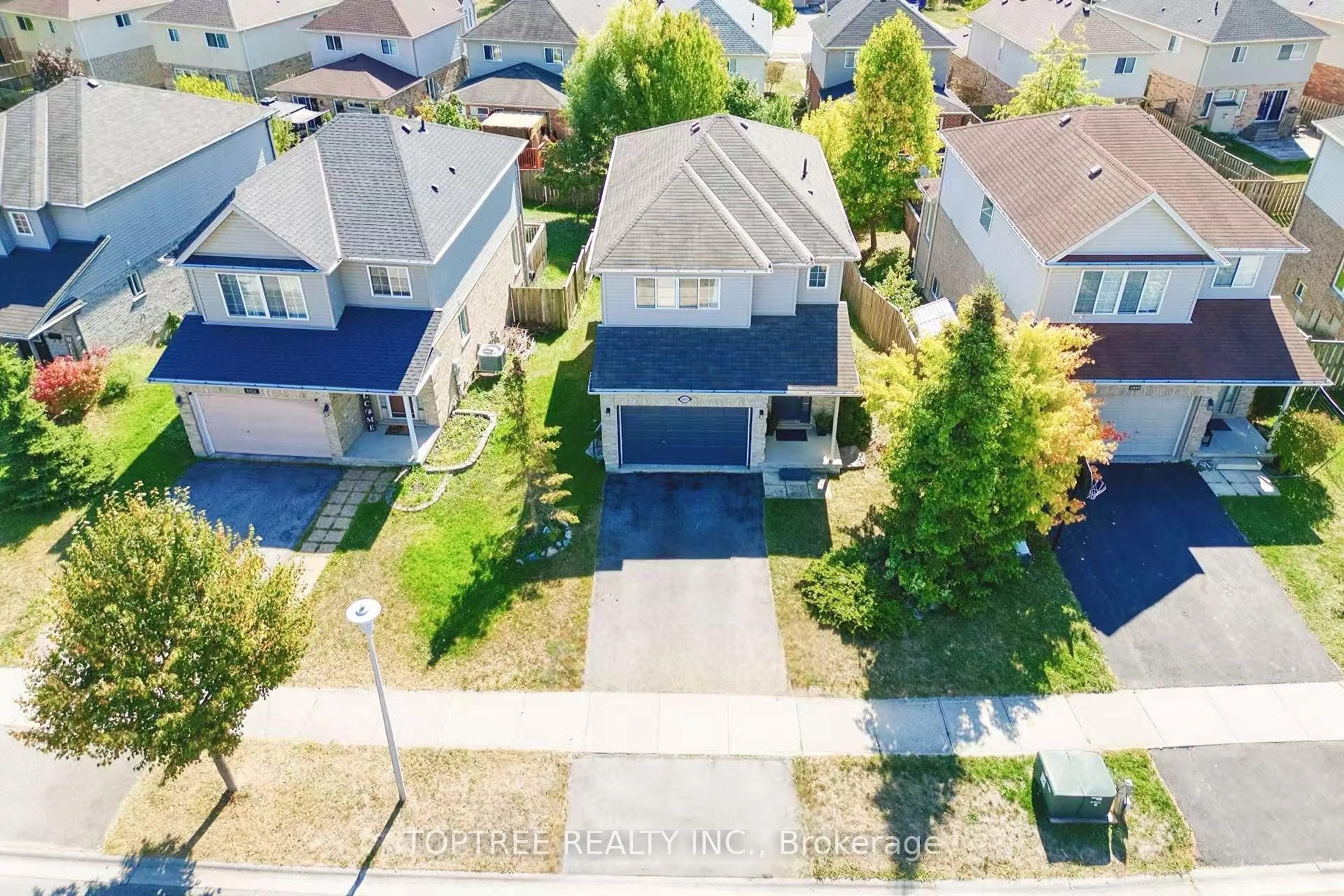 A pic from outside/outdoor area/front of a property/back of a property/a pic from drone, street for 1855 Creekside St, London North Ontario N5X 4L9