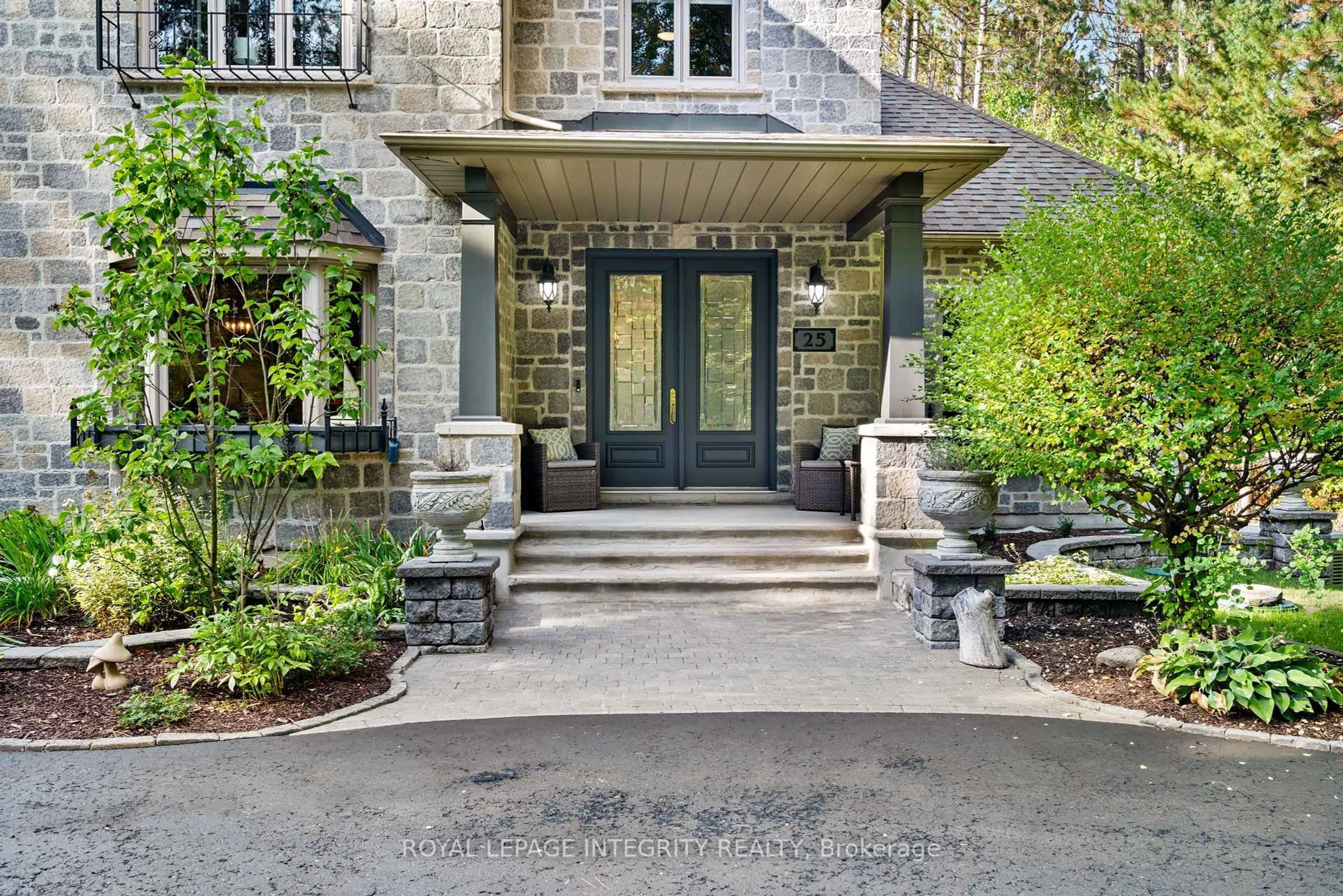 Indoor entryway for 25 Marie-Eve St, Alfred and Plantagenet Ontario K0B 1A0