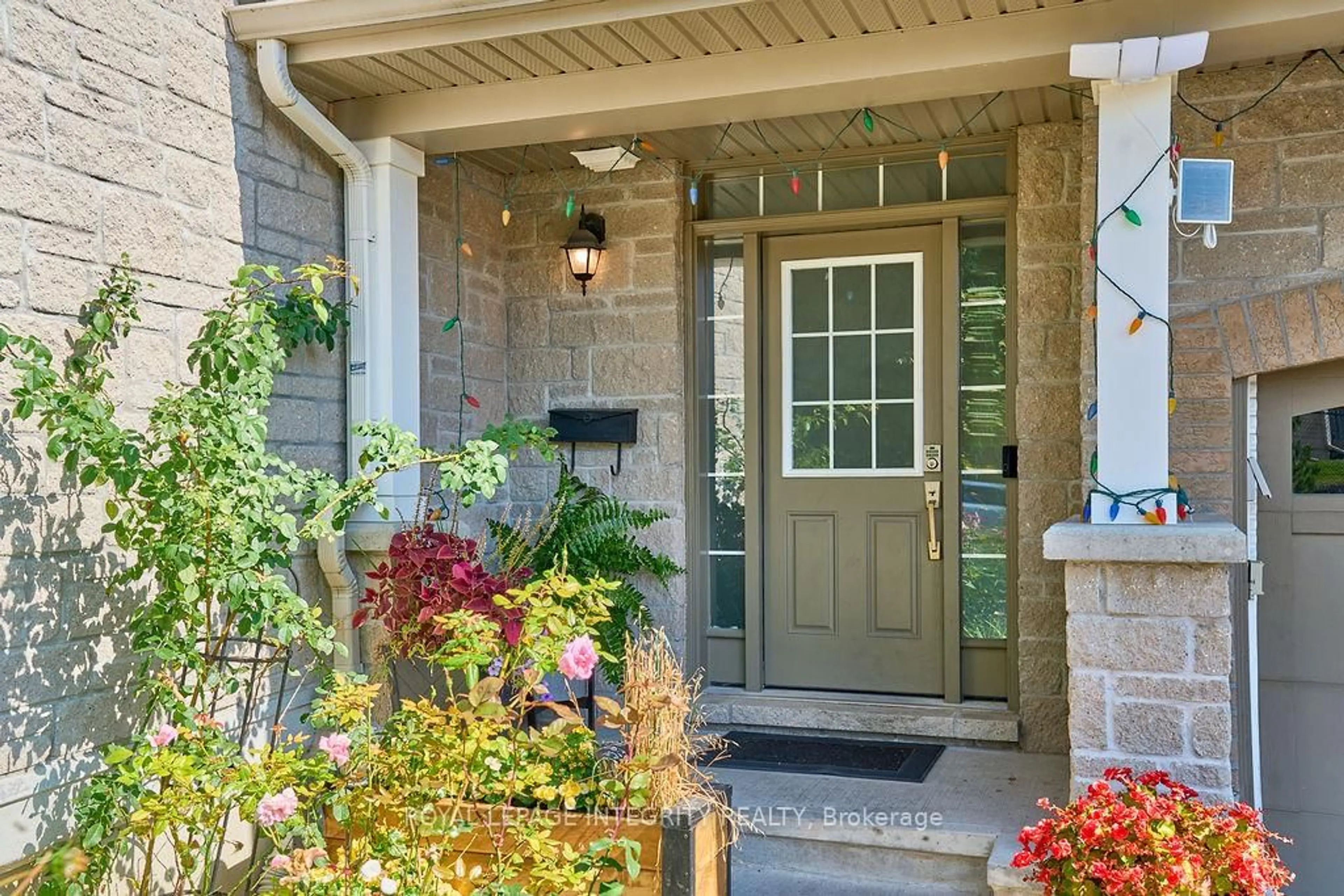 Indoor entryway for 114 Battersea Cres, Ottawa Ontario K2T 0C6