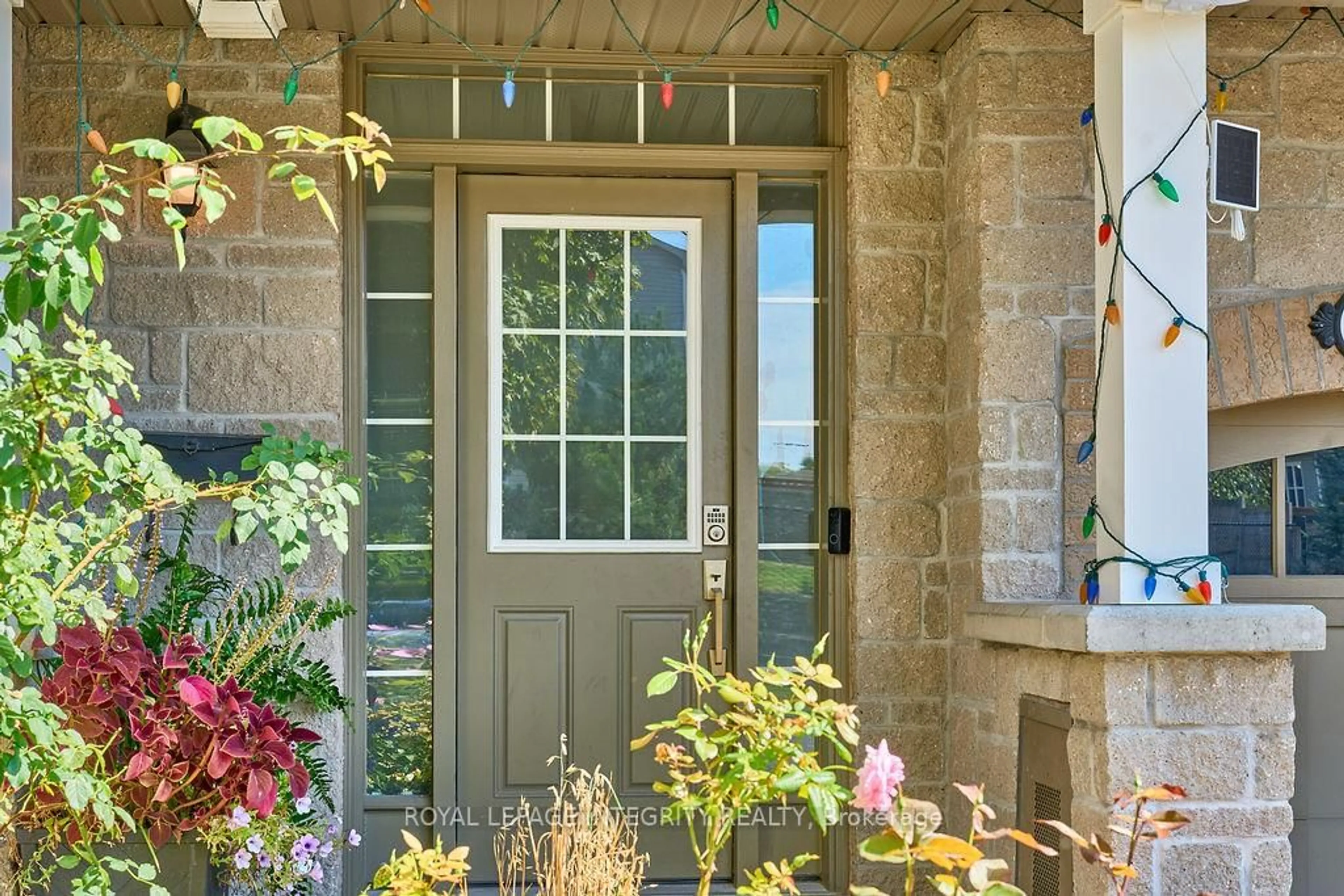 Indoor entryway for 114 Battersea Cres, Ottawa Ontario K2T 0C6