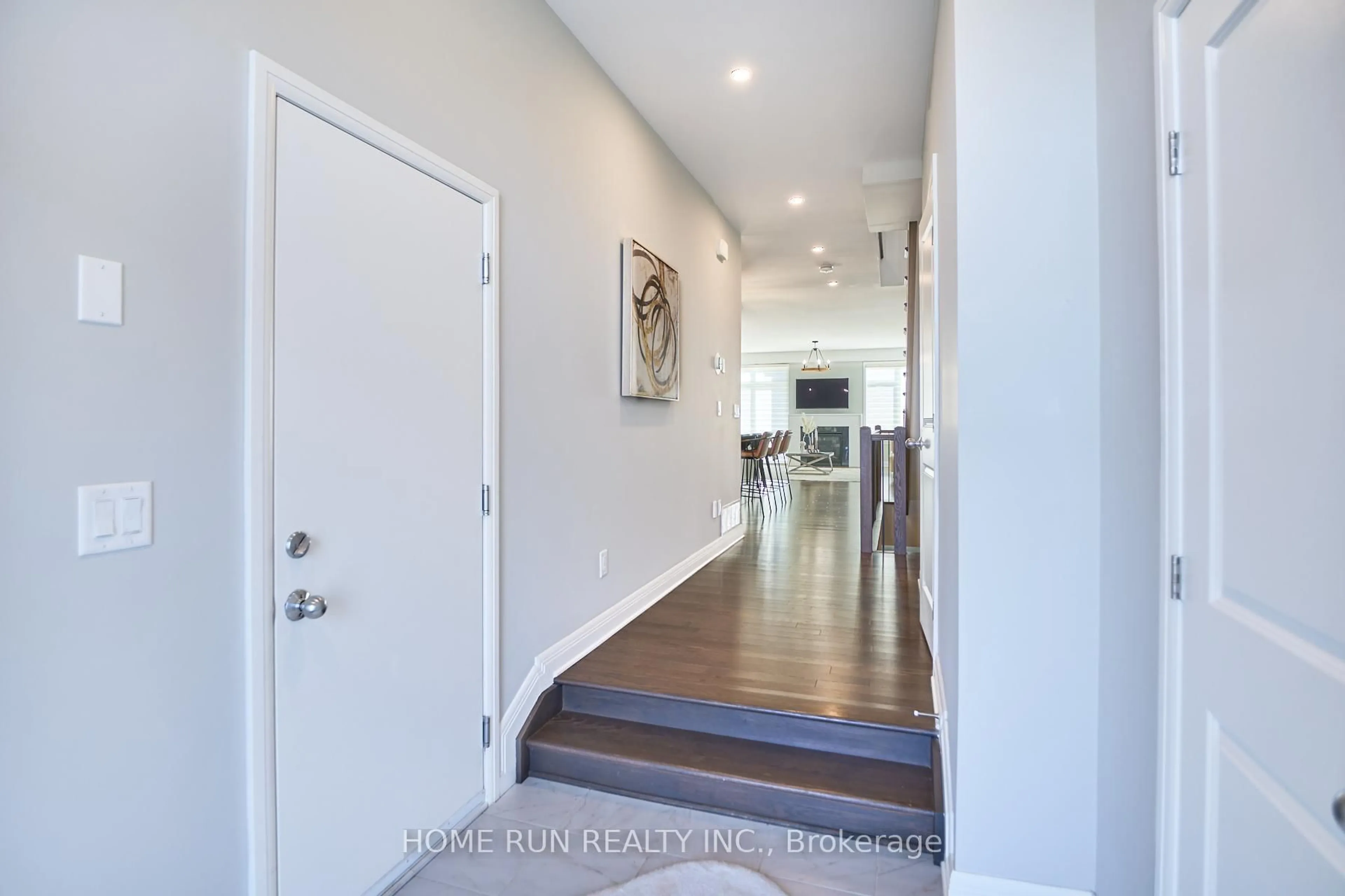 Indoor entryway for 82 Michael Stoqua St, Ottawa Ontario K1K 5A2
