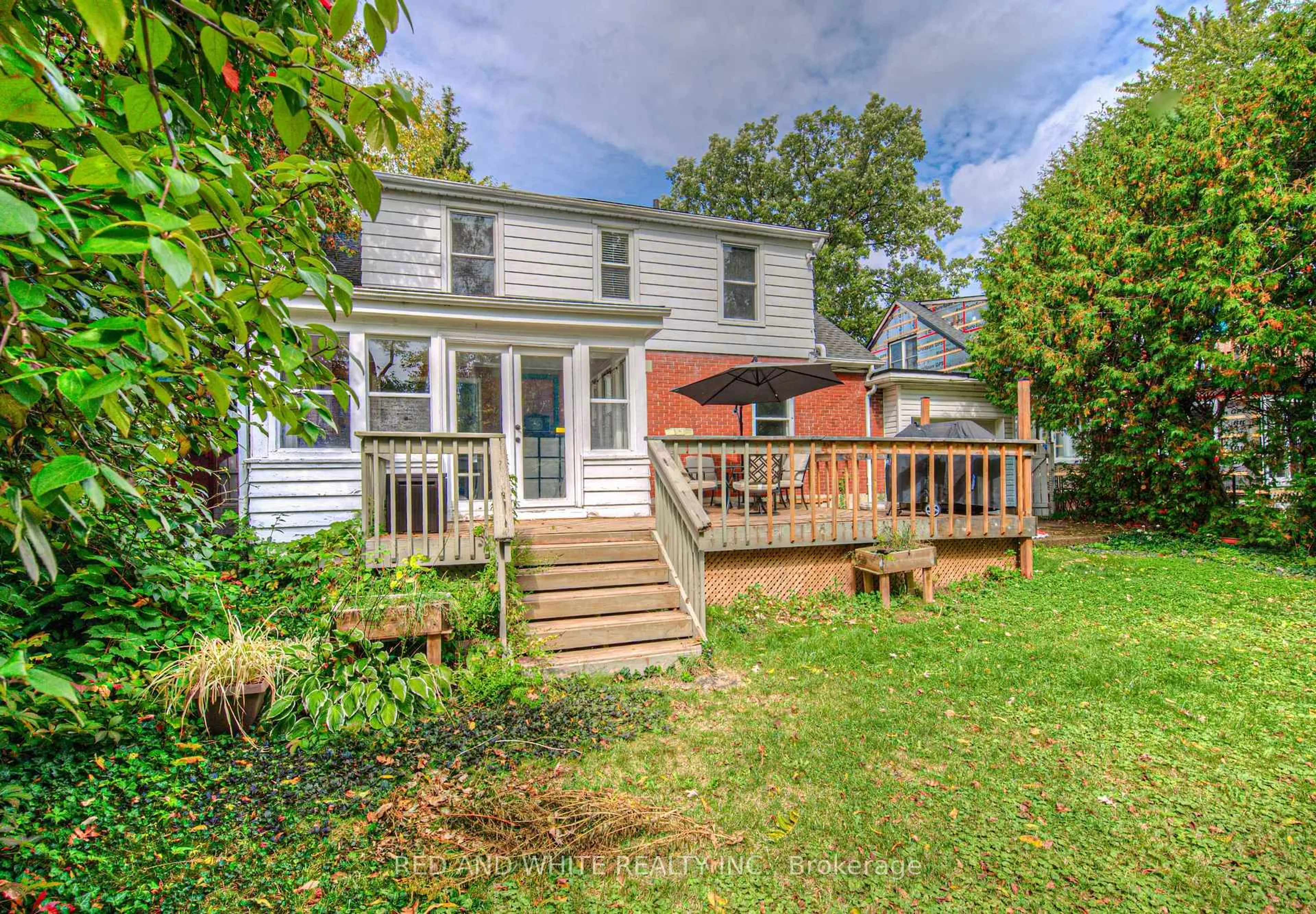 Unknown for 305 Main St, Cambridge Ontario N1R 1Y2