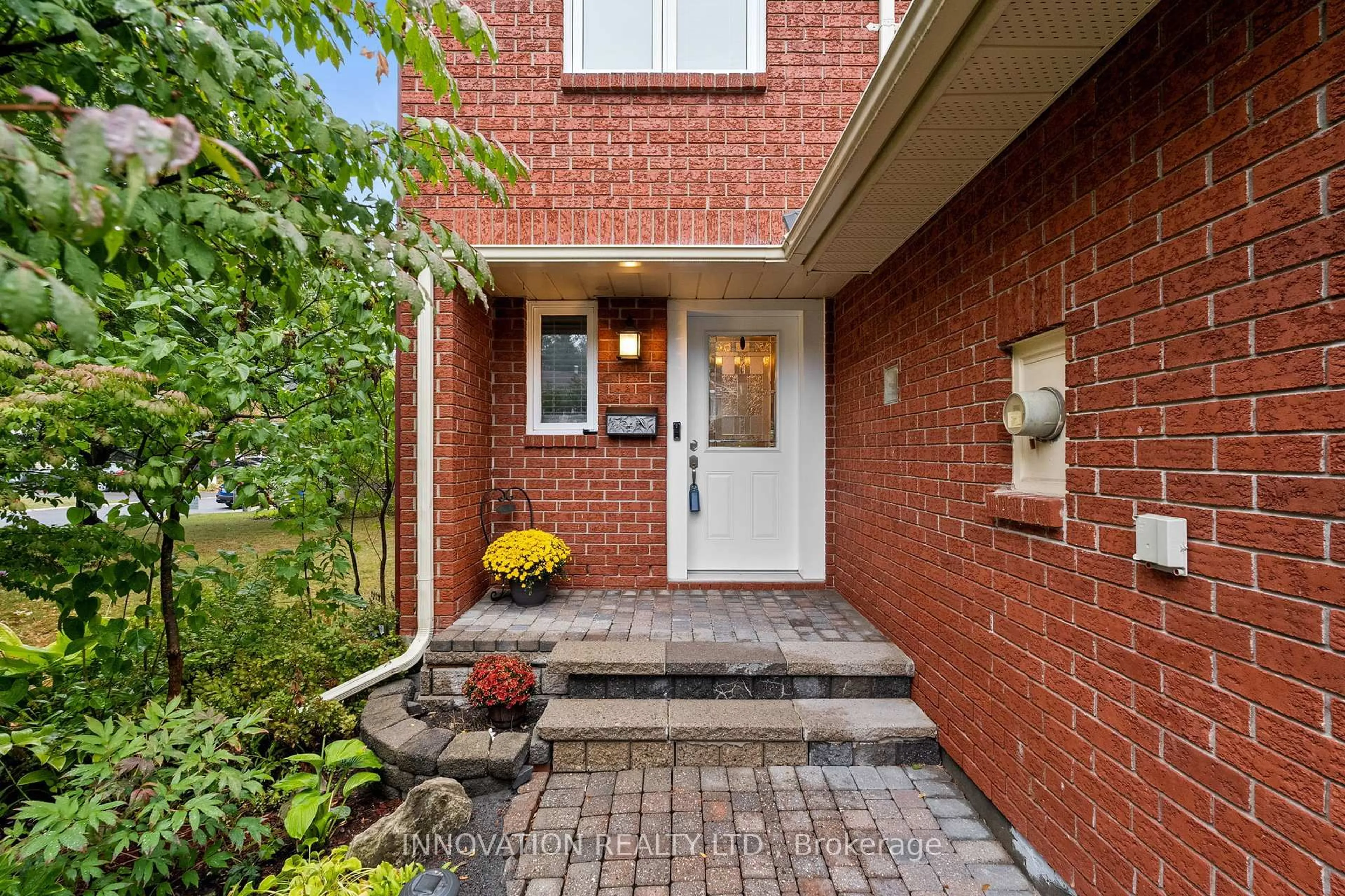 Home with brick exterior material, street for 39 Furlong Cres, Ottawa Ontario K2M 2J1