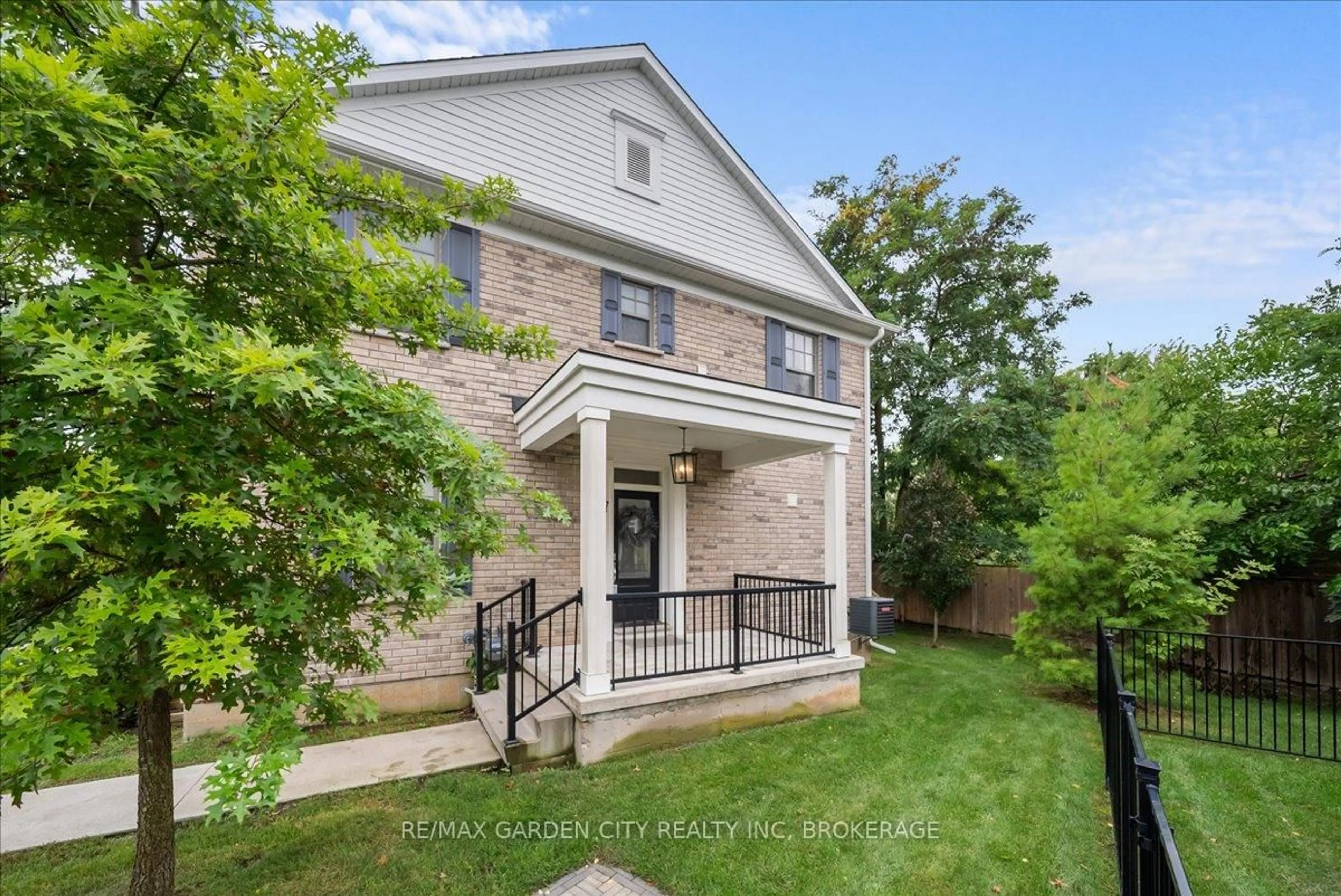 Home with brick exterior material, street for 7 ASPEN Common, St. Catharines Ontario L2S 2B3