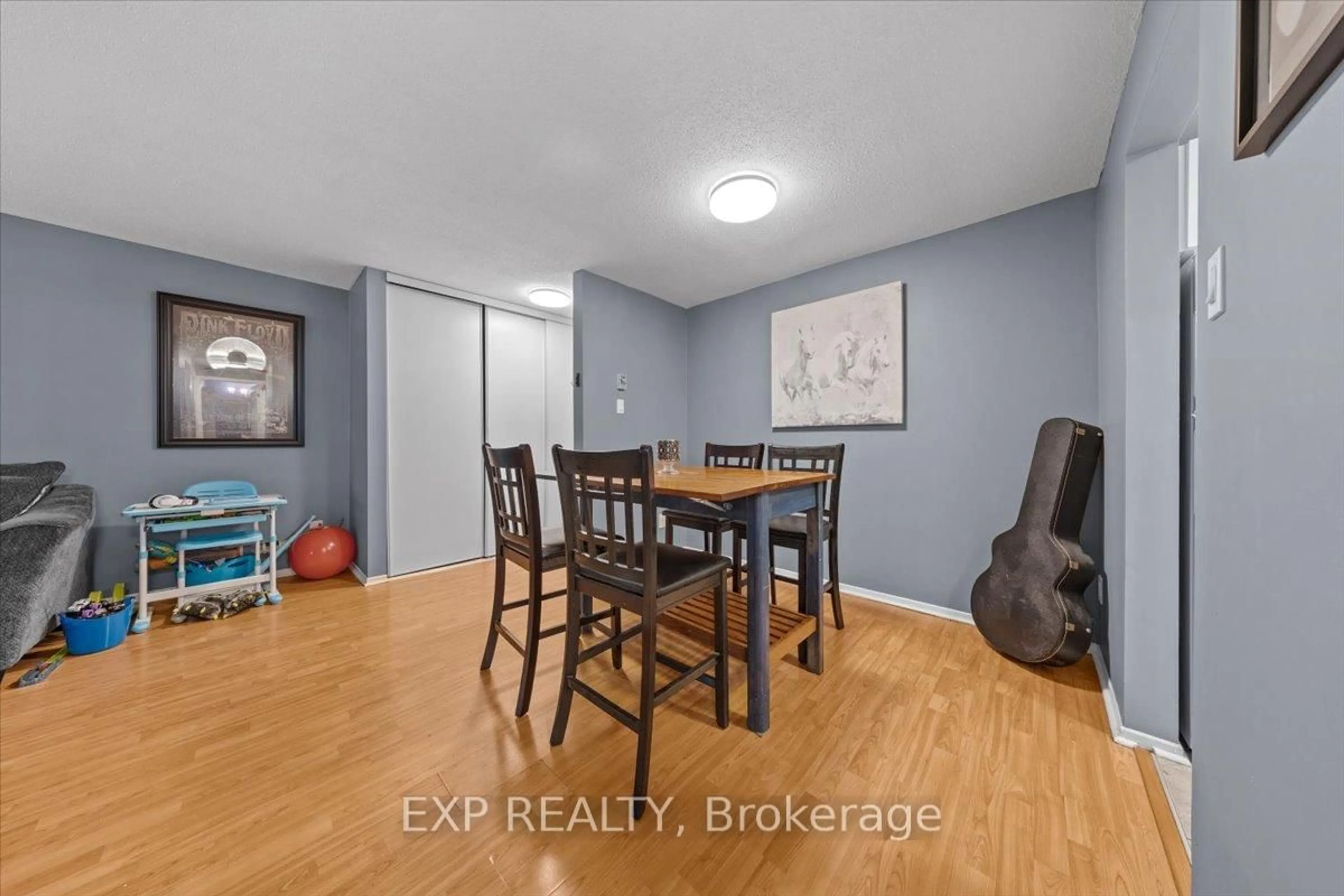 Dining room, wood/laminate floor for 6434 Bilberry Dr #316, Ottawa Ontario K1C 4P5