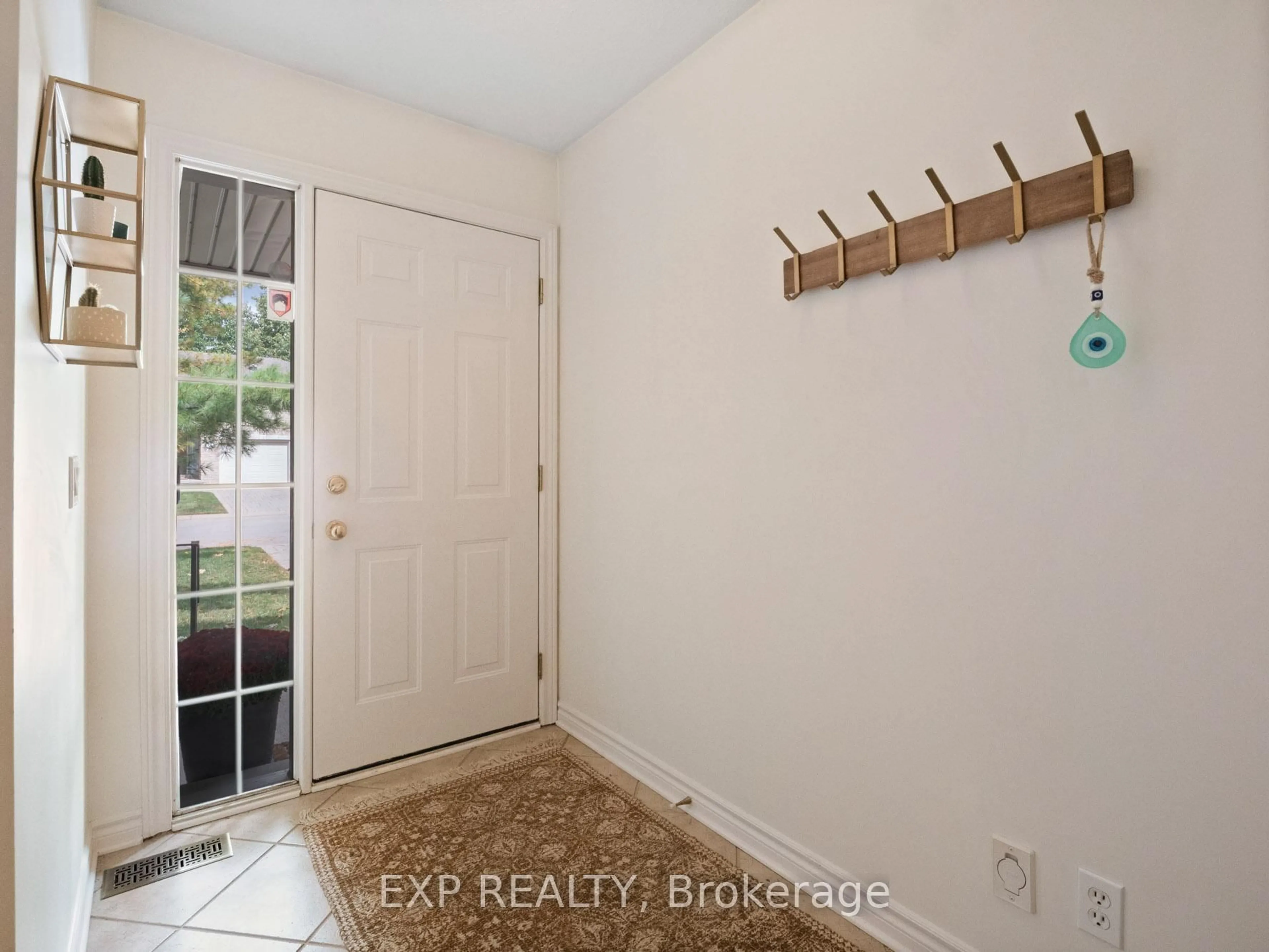 Indoor entryway for 3241 Montrose Rd #23, Niagara Falls Ontario L2H 3L3