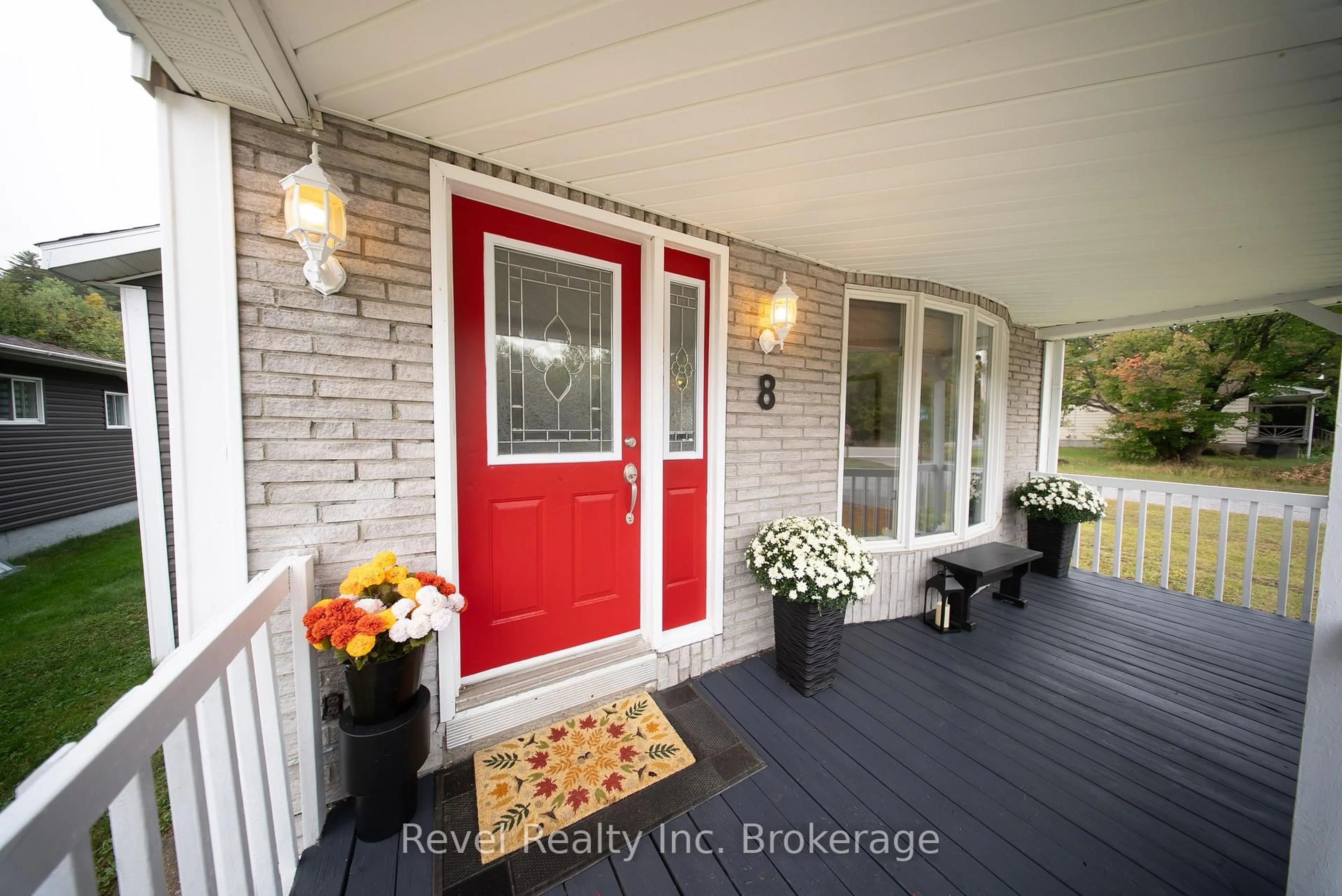 Indoor entryway for 8 Pine St, Unorganized Townships Ontario P0H 2J0