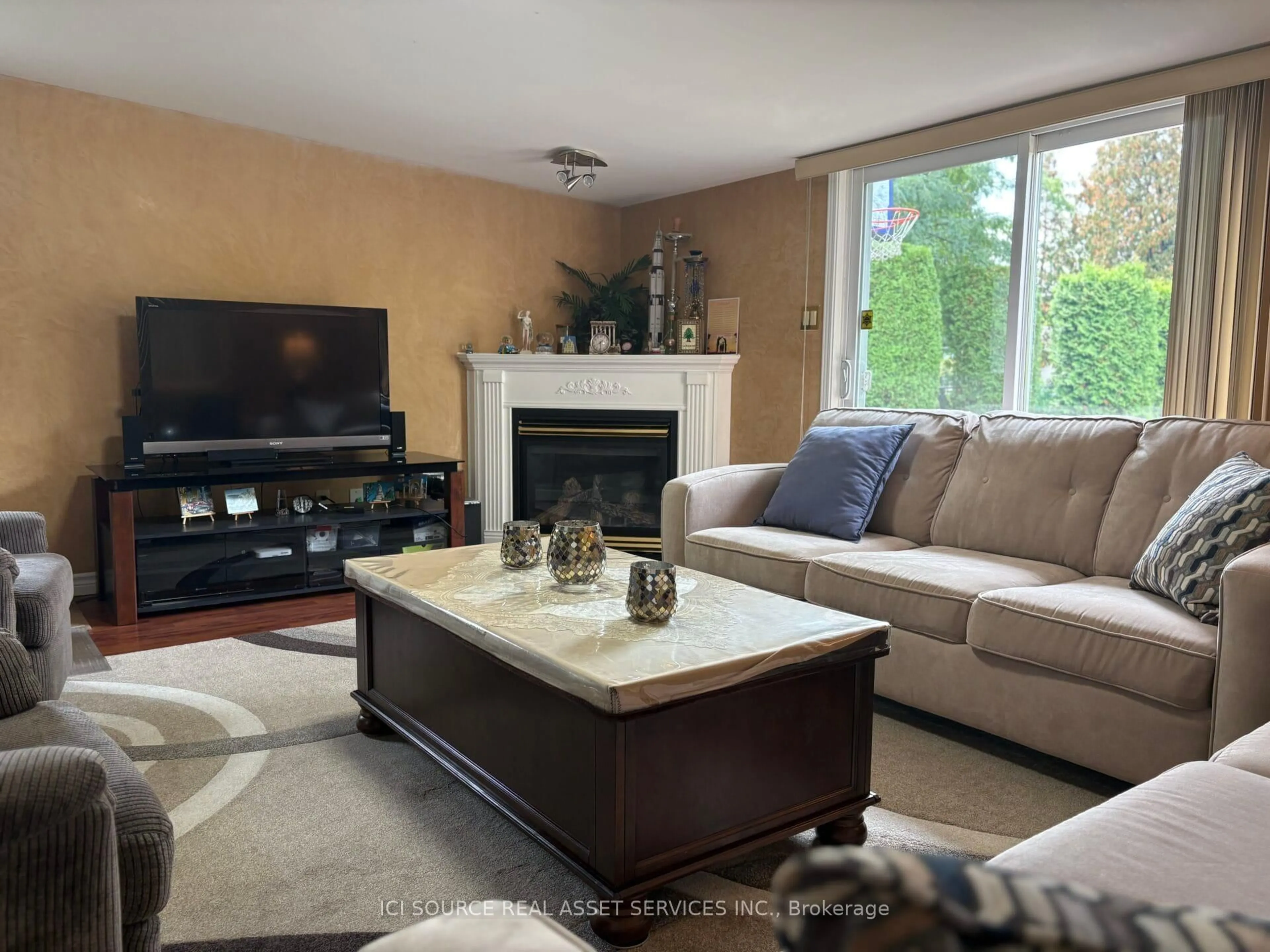 Living room with furniture, unknown for 1657 Glendale Ave, Windsor Ontario N8T 2N1