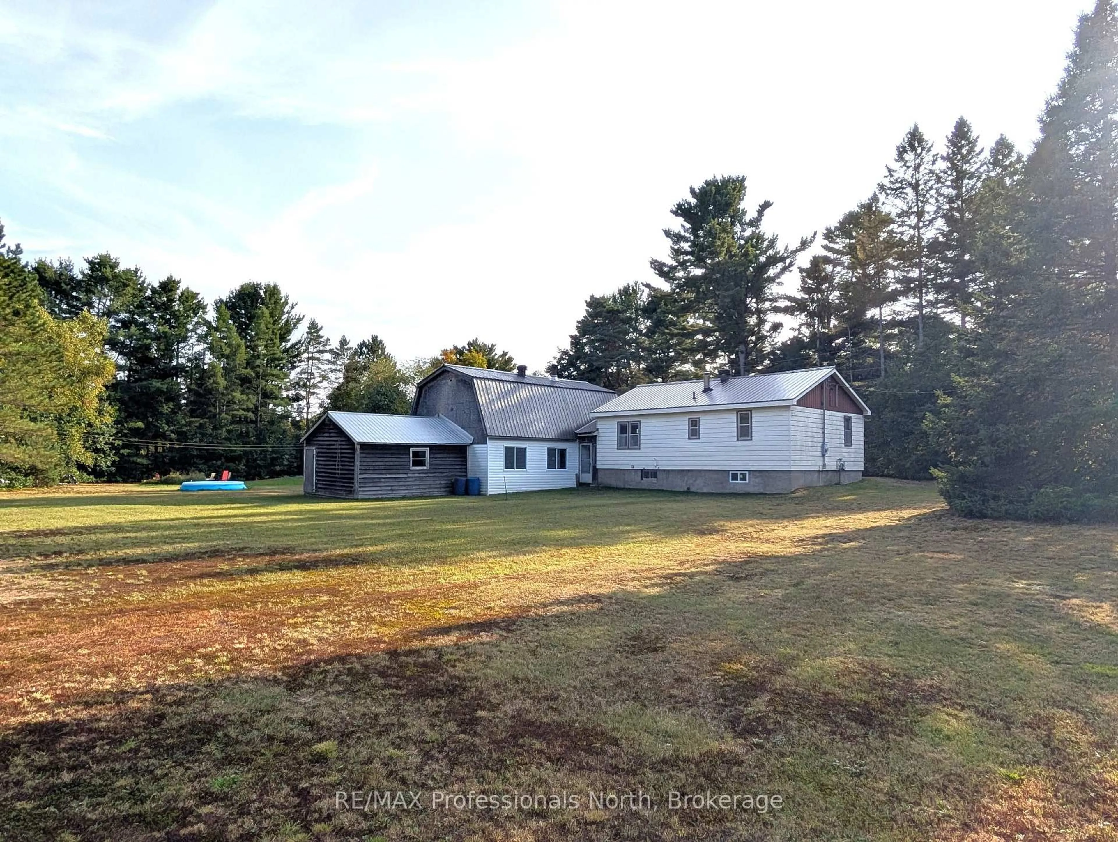 A pic from outside/outdoor area/front of a property/back of a property/a pic from drone, unknown for 257 ALBERT St, Strong Ontario P0A 1Z0