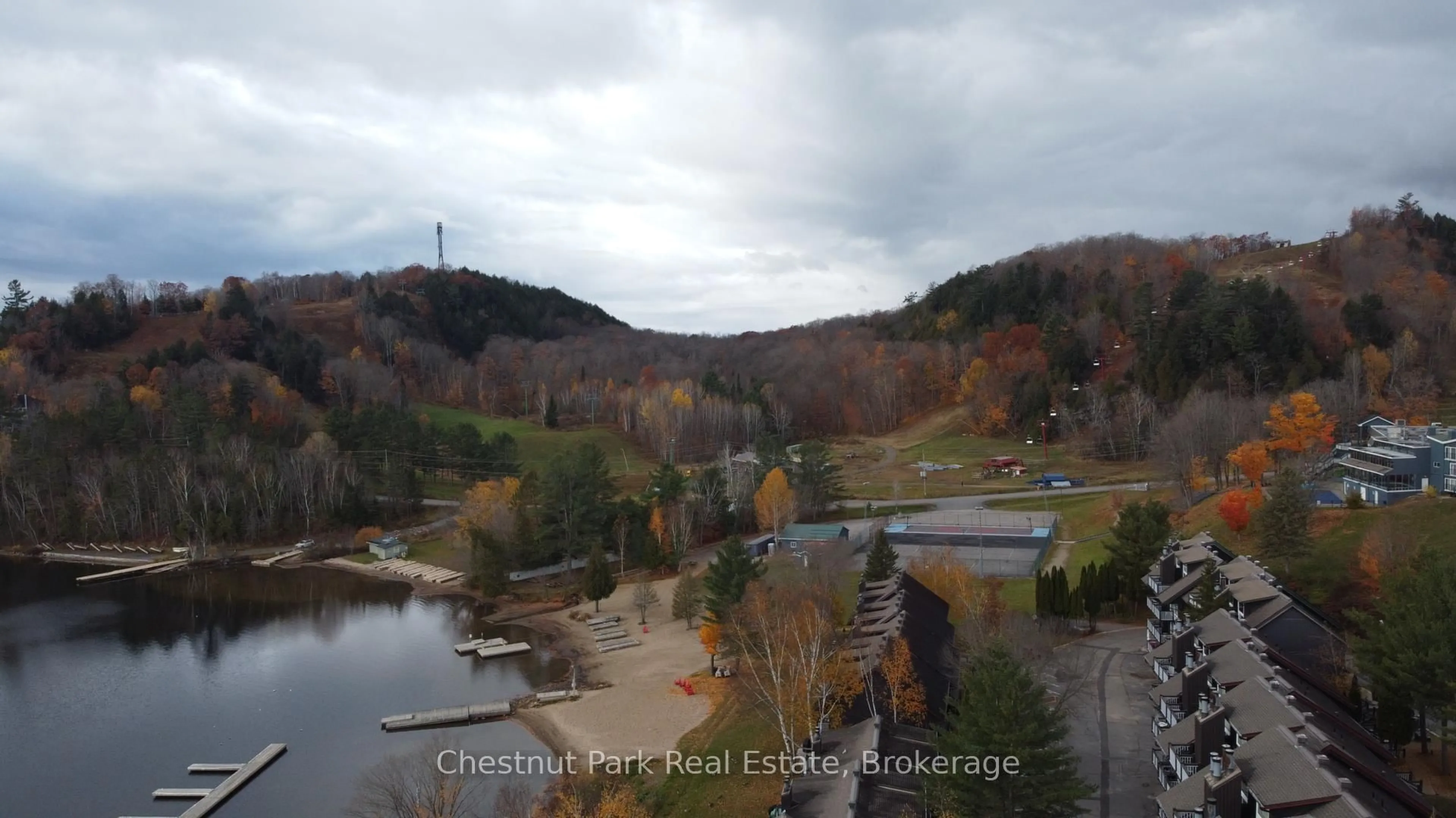 Blurry image for 4 TURNER Dr, Huntsville Ontario P1H 1A8