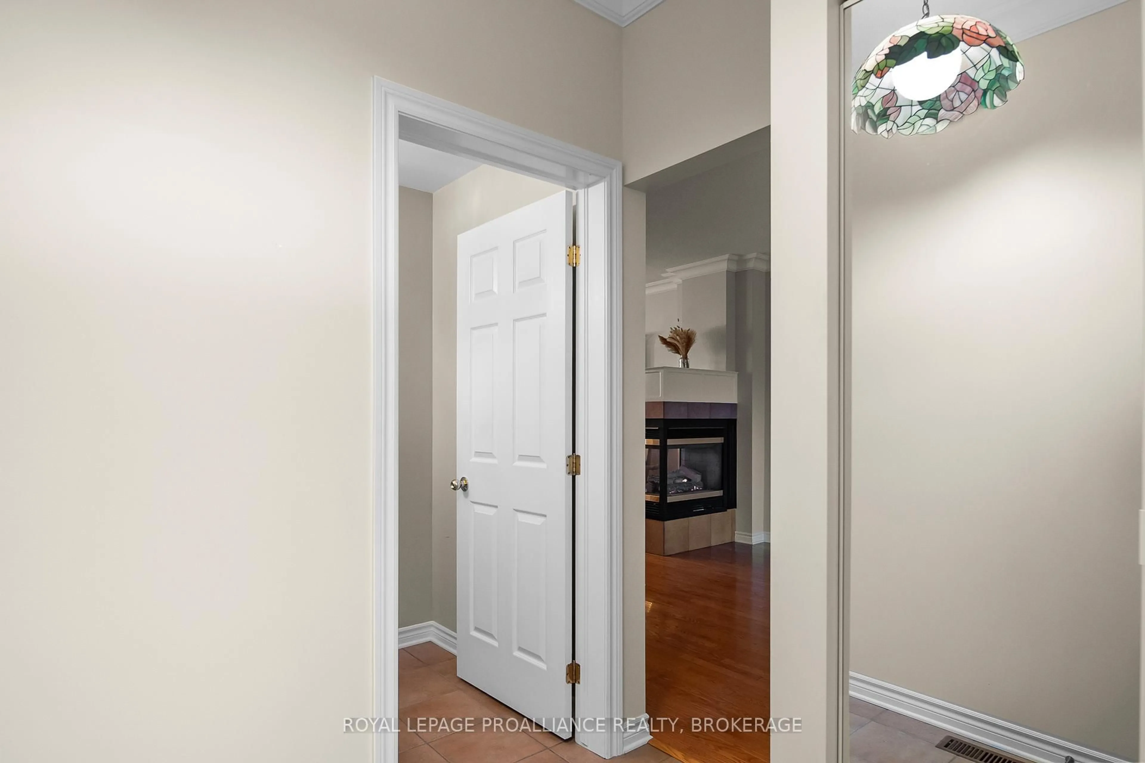 Indoor entryway for 38 Yonge St, Kingston Ontario K7M 1E3