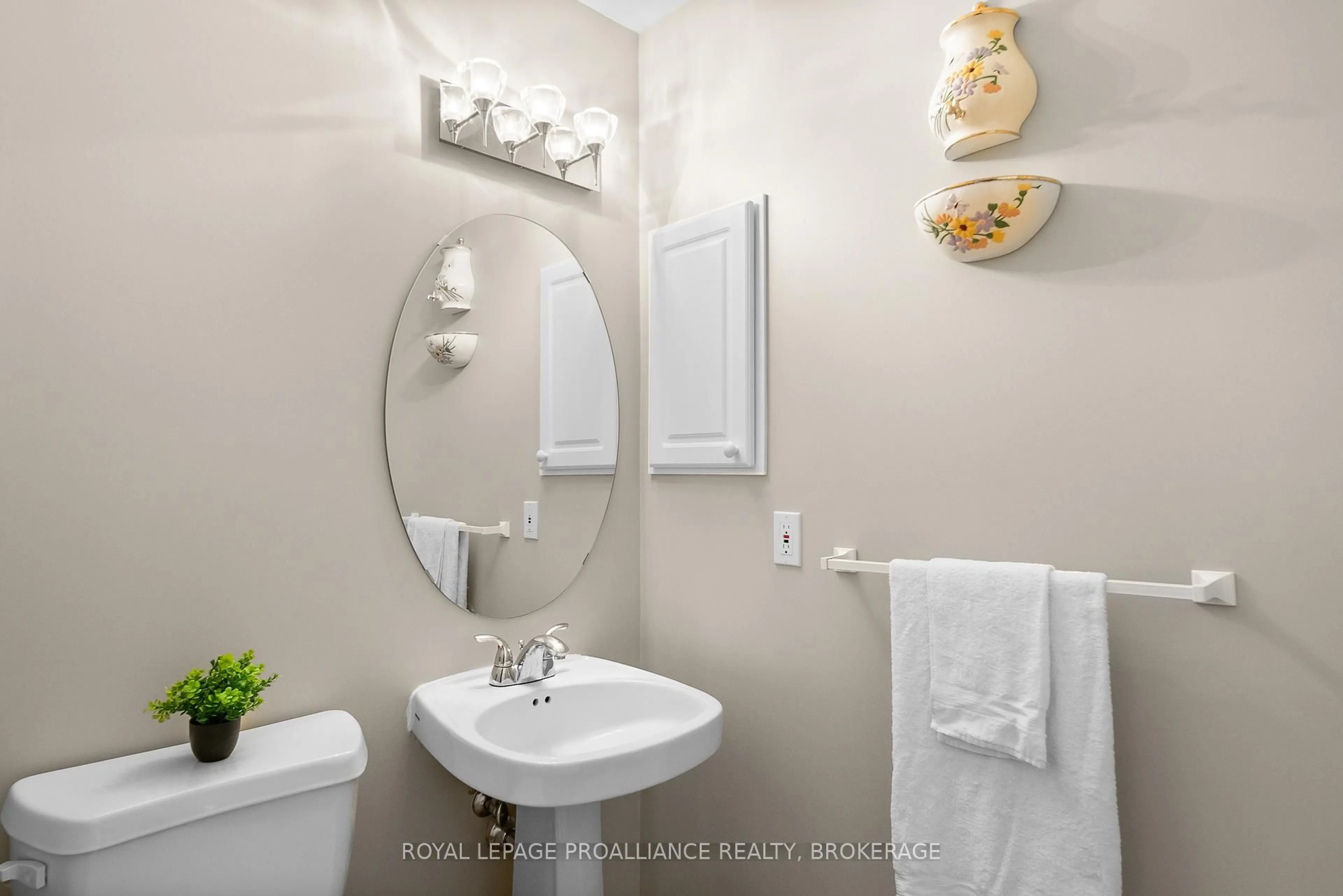 Standard bathroom, ceramic/tile floor for 38 Yonge St, Kingston Ontario K7M 1E3