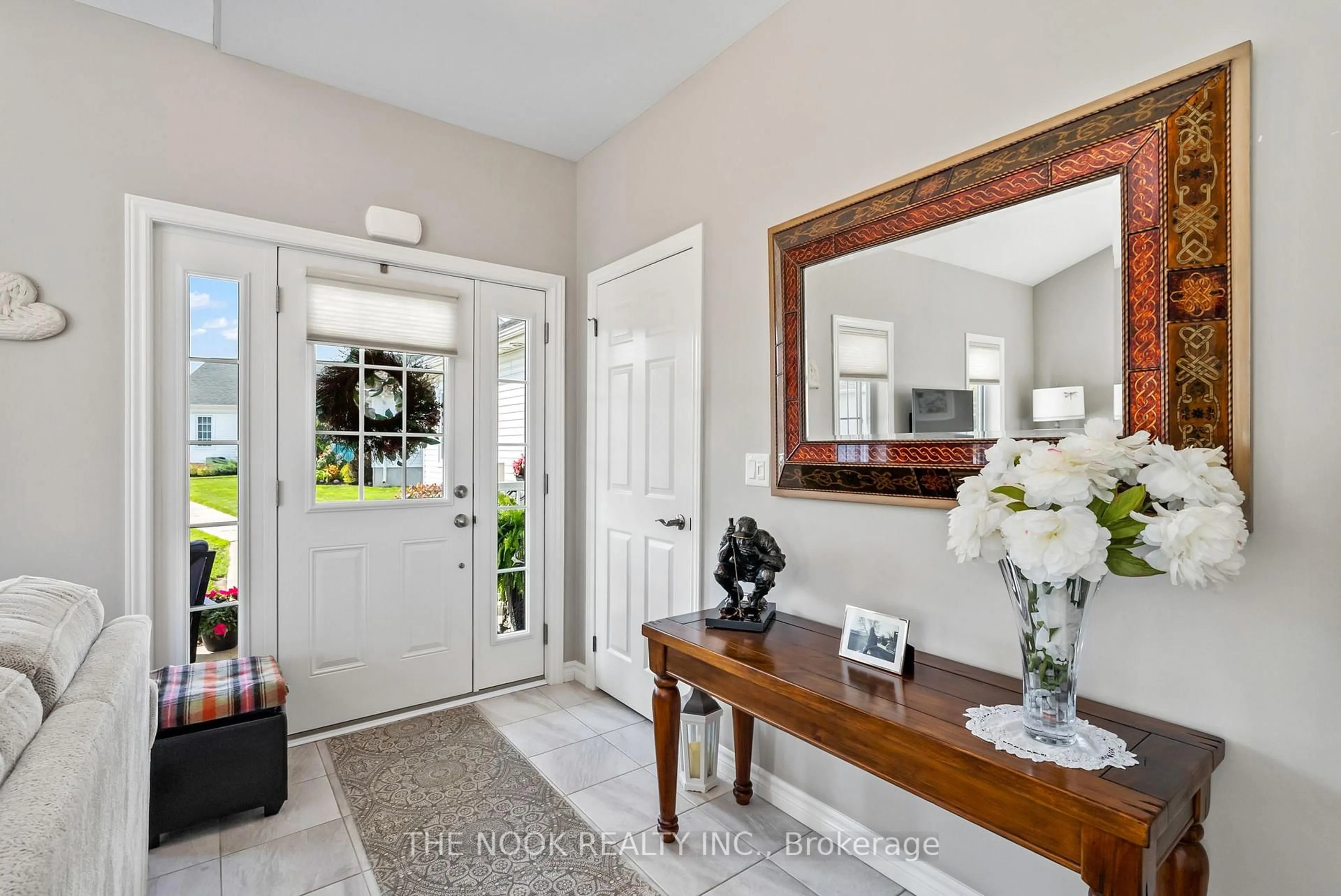 Indoor entryway for 300 Croft St #1704, Port Hope Ontario L1A 0E1