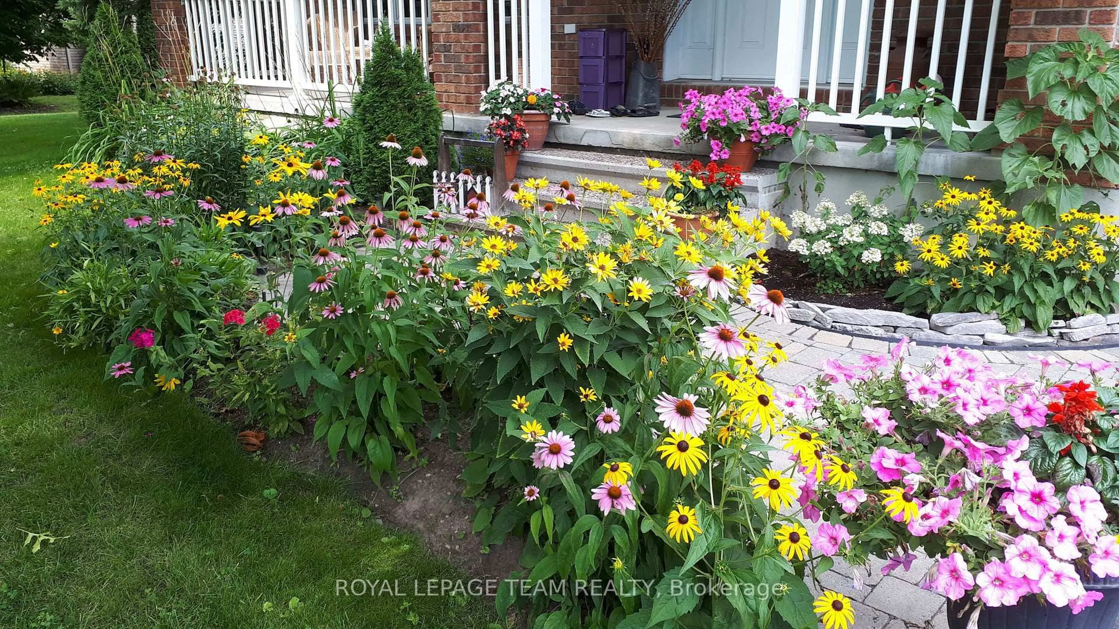 Patio, street for 5239 Mclean Cres, Manotick Ontario K4M 1G1