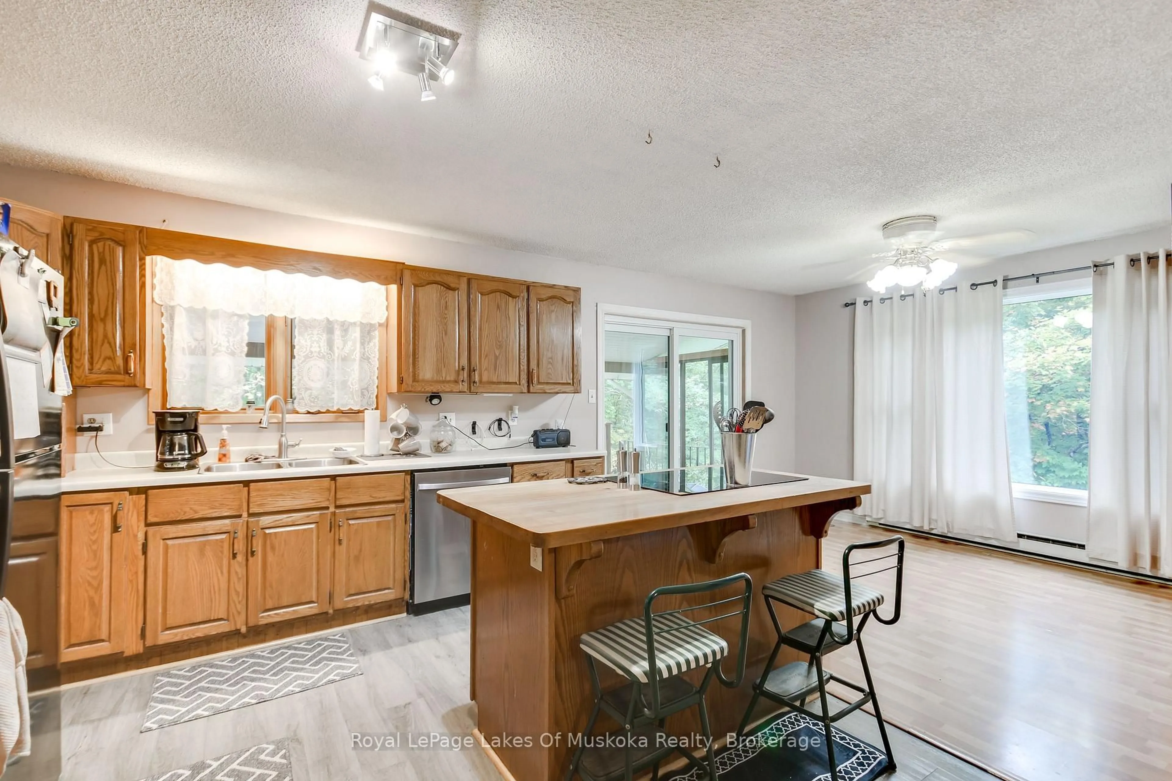 Open concept kitchen, unknown for 1010 Chown Rd, Muskoka Lakes Ontario P0H 1H0