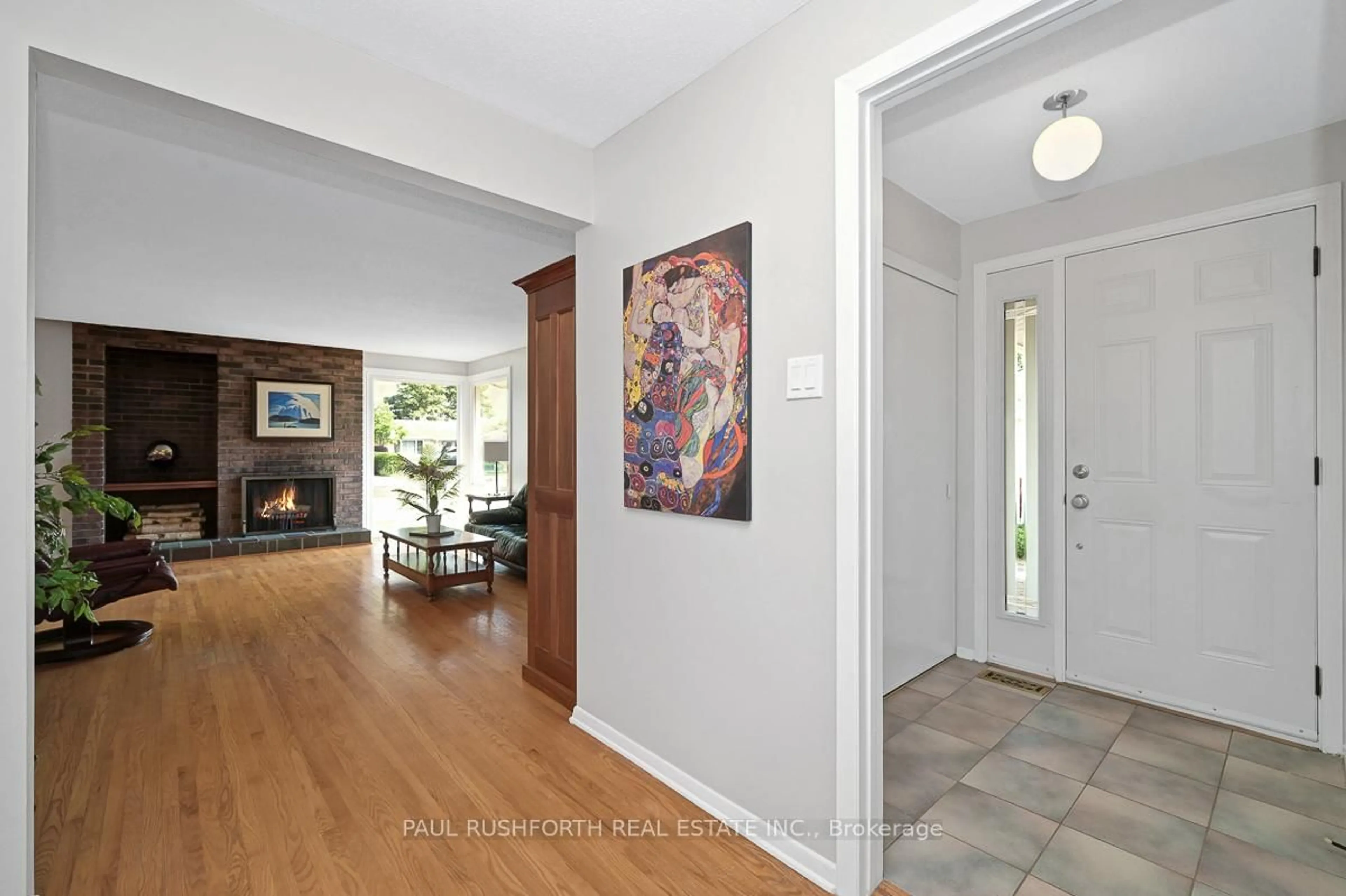 Indoor entryway for 2421 Ogilvie Rd, Ottawa Ontario K1J 7N3
