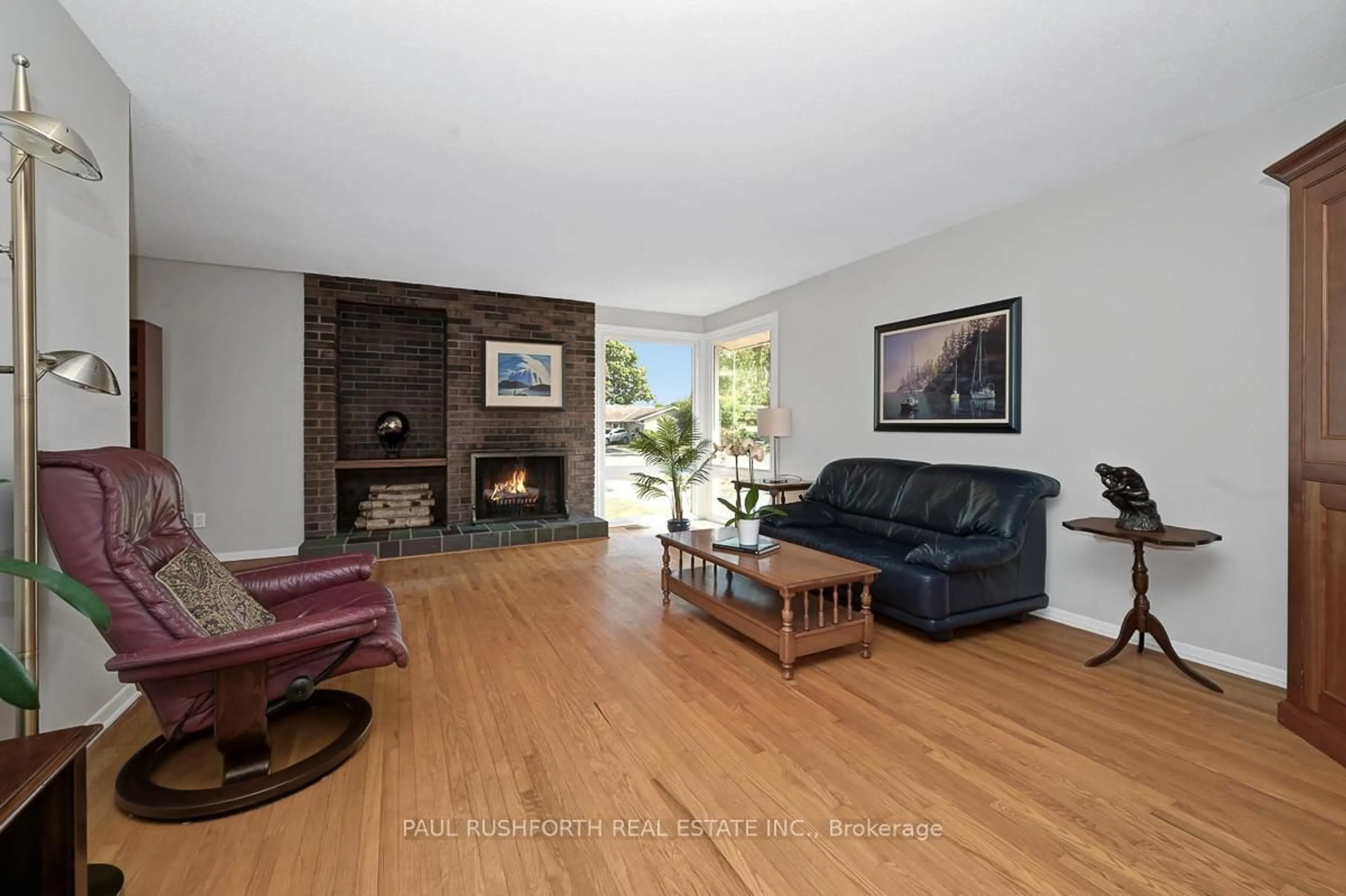 Living room with furniture, unknown for 2421 Ogilvie Rd, Ottawa Ontario K1J 7N3