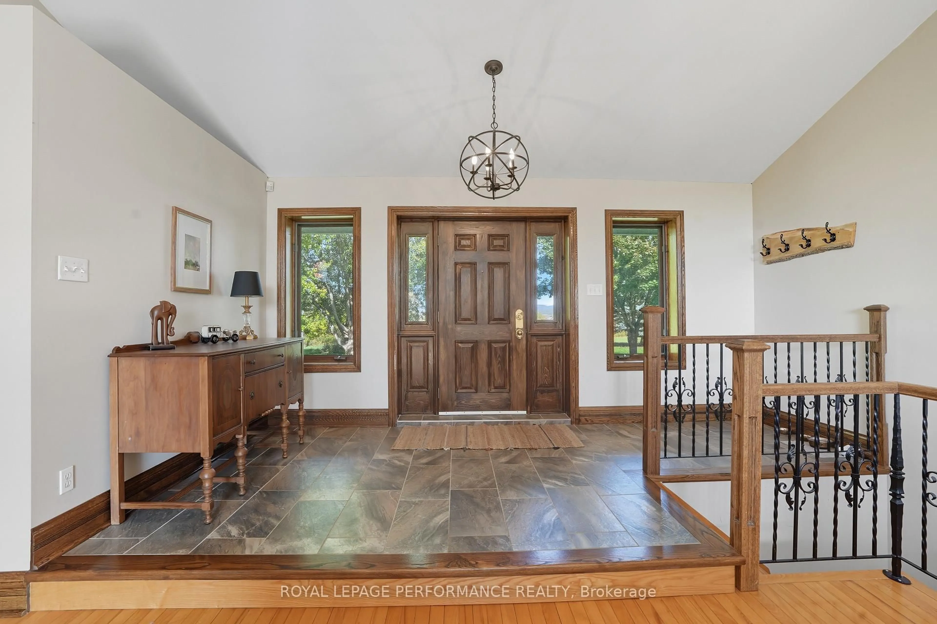 Indoor entryway for 2830 CONCESSION 4 Rd, Alfred and Plantagenet Ontario K0B 1A0