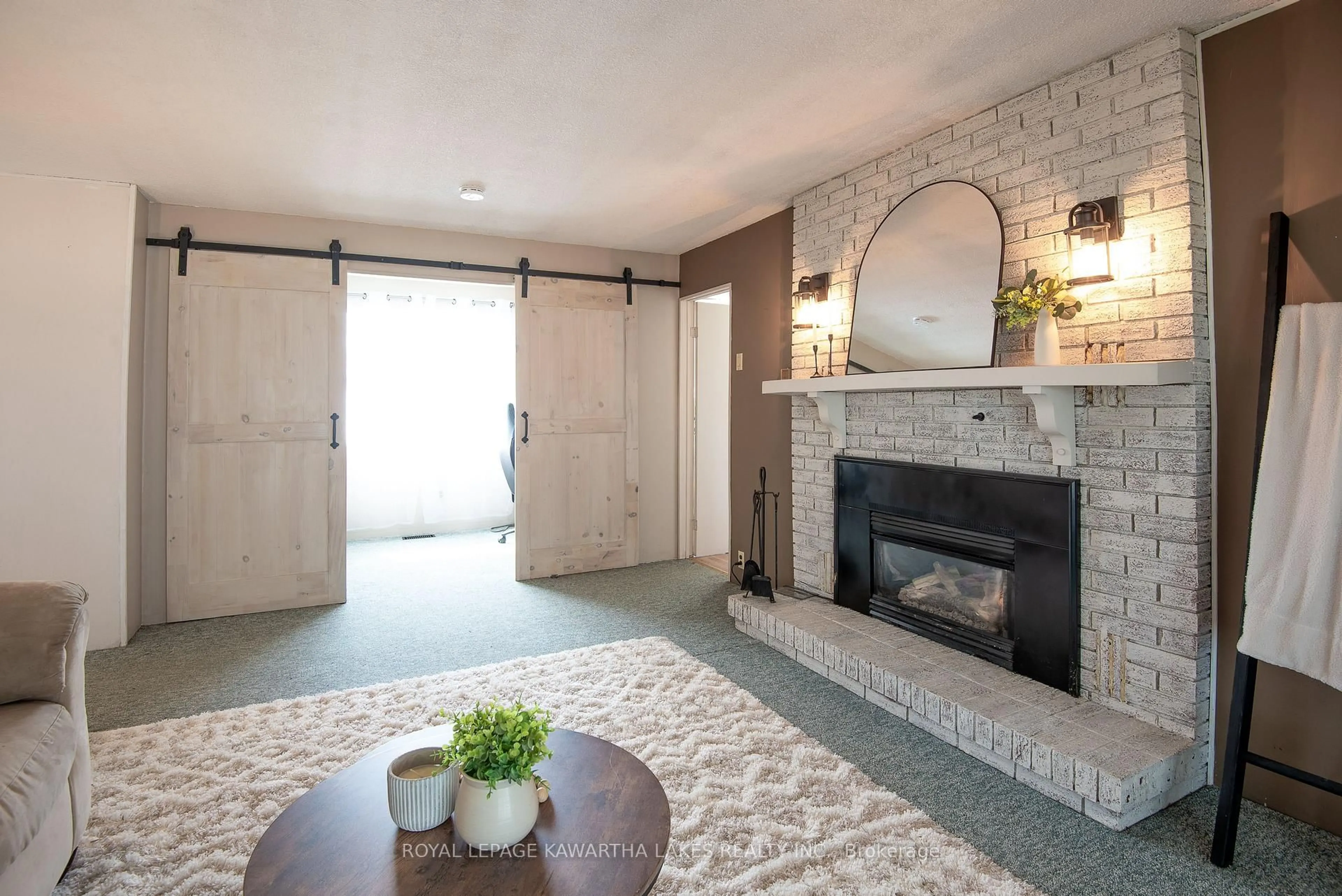 Indoor entryway for 85 Thomas Dr, Kawartha Lakes Ontario K0M 1N0