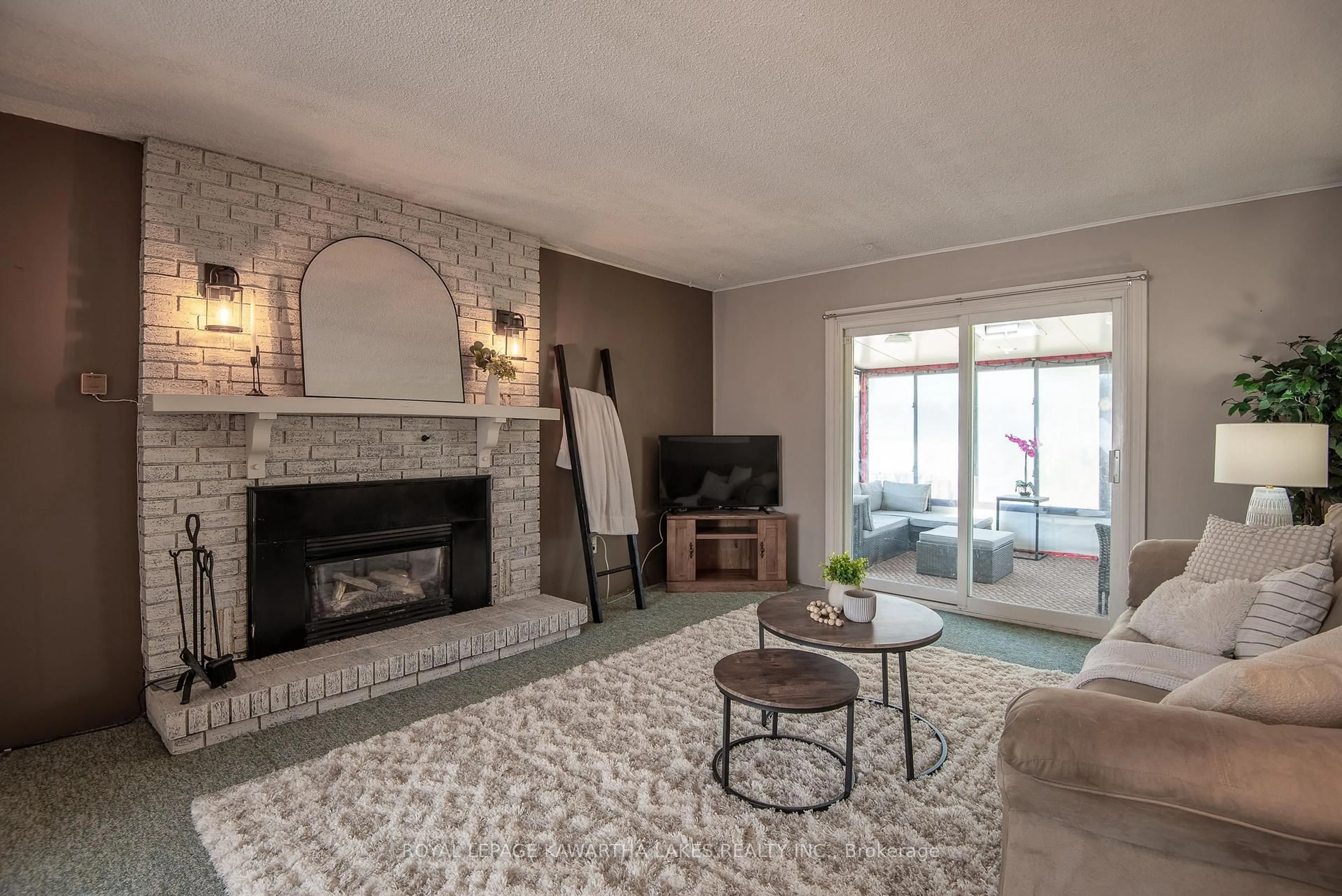 Living room with furniture, unknown for 85 Thomas Dr, Kawartha Lakes Ontario K0M 1N0