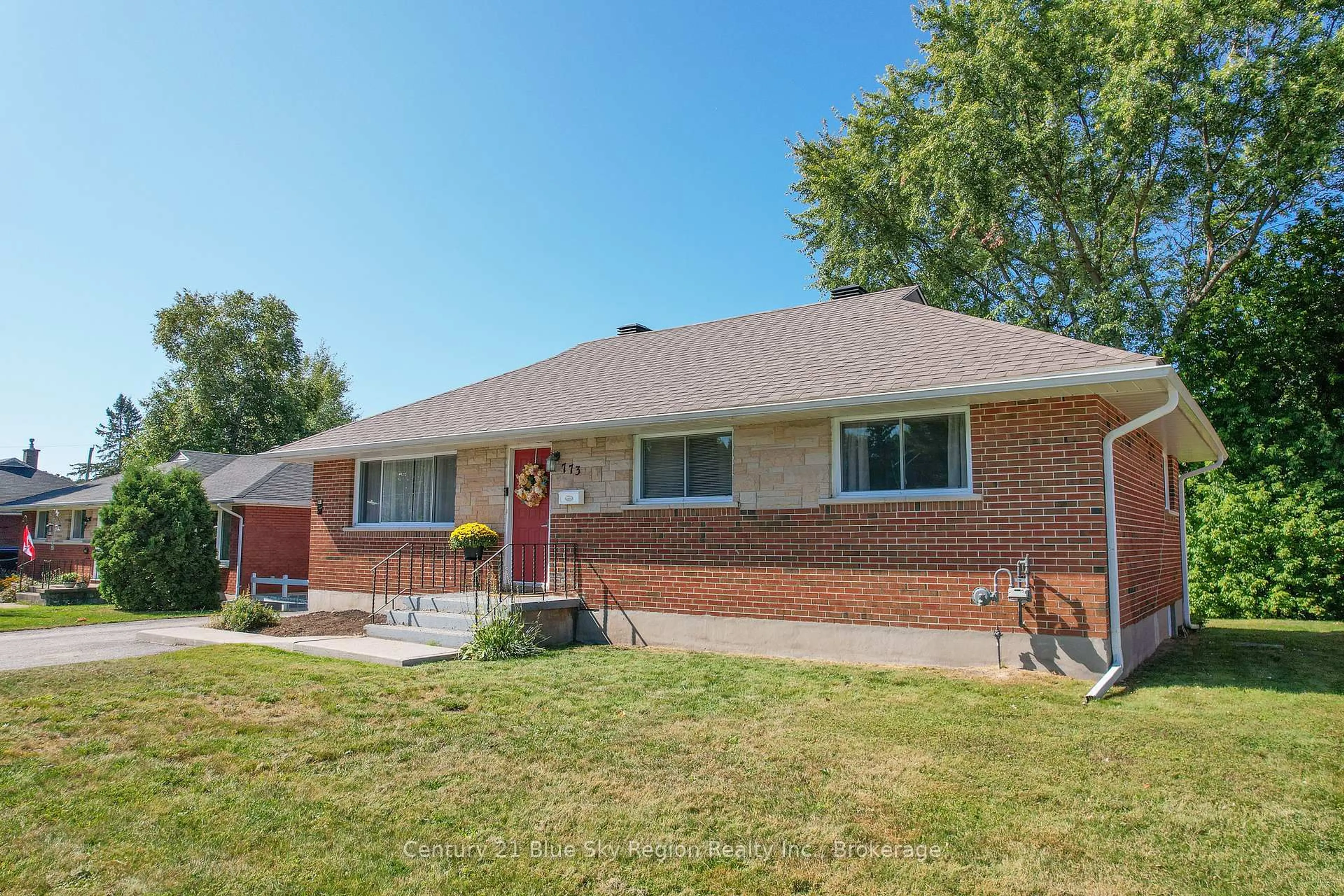 Home with brick exterior material, street for 773 Mckay Ave, North Bay Ontario P1B 7W2