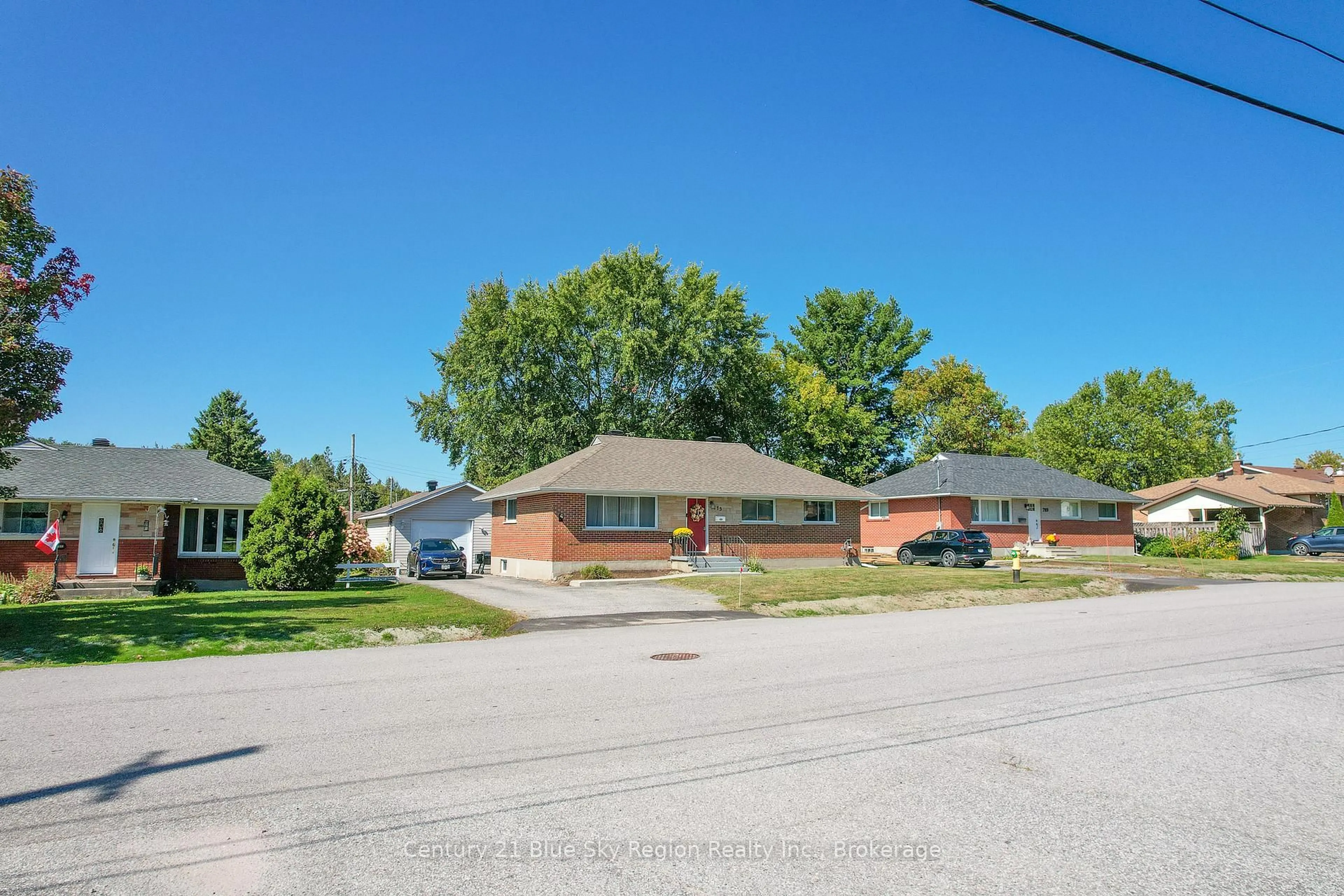 A pic from outside/outdoor area/front of a property/back of a property/a pic from drone, street for 773 Mckay Ave, North Bay Ontario P1B 7W2