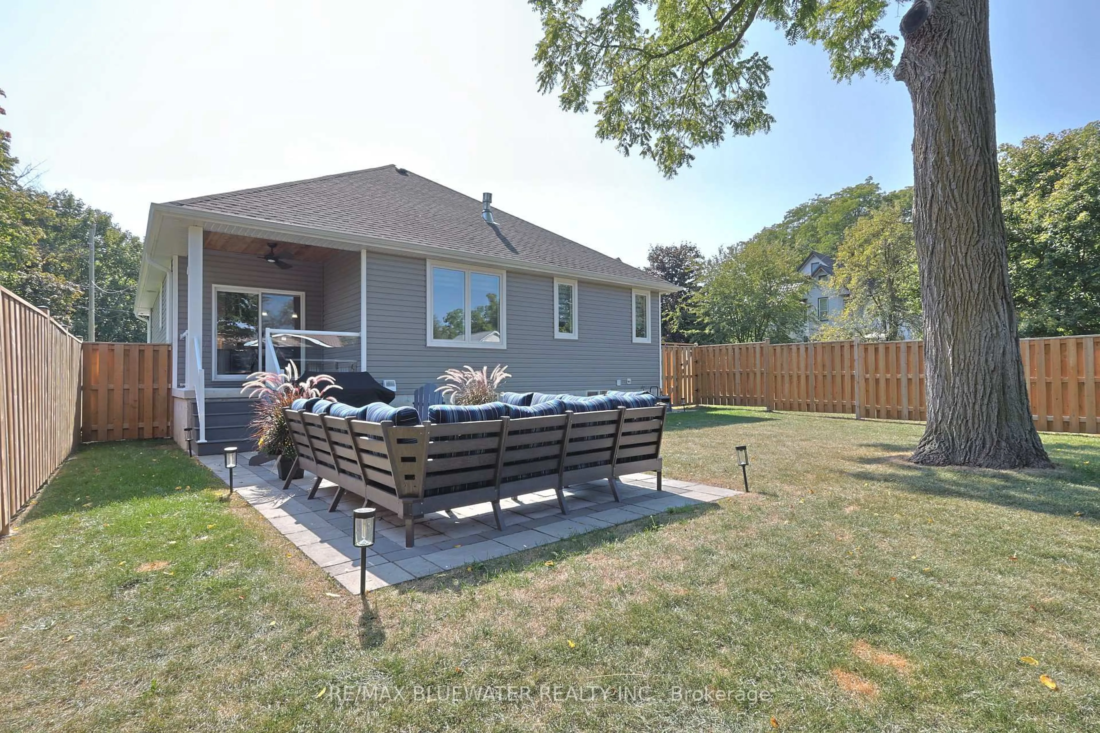 Patio, street for 190 Broad St, North Middlesex Ontario N0M 2K0