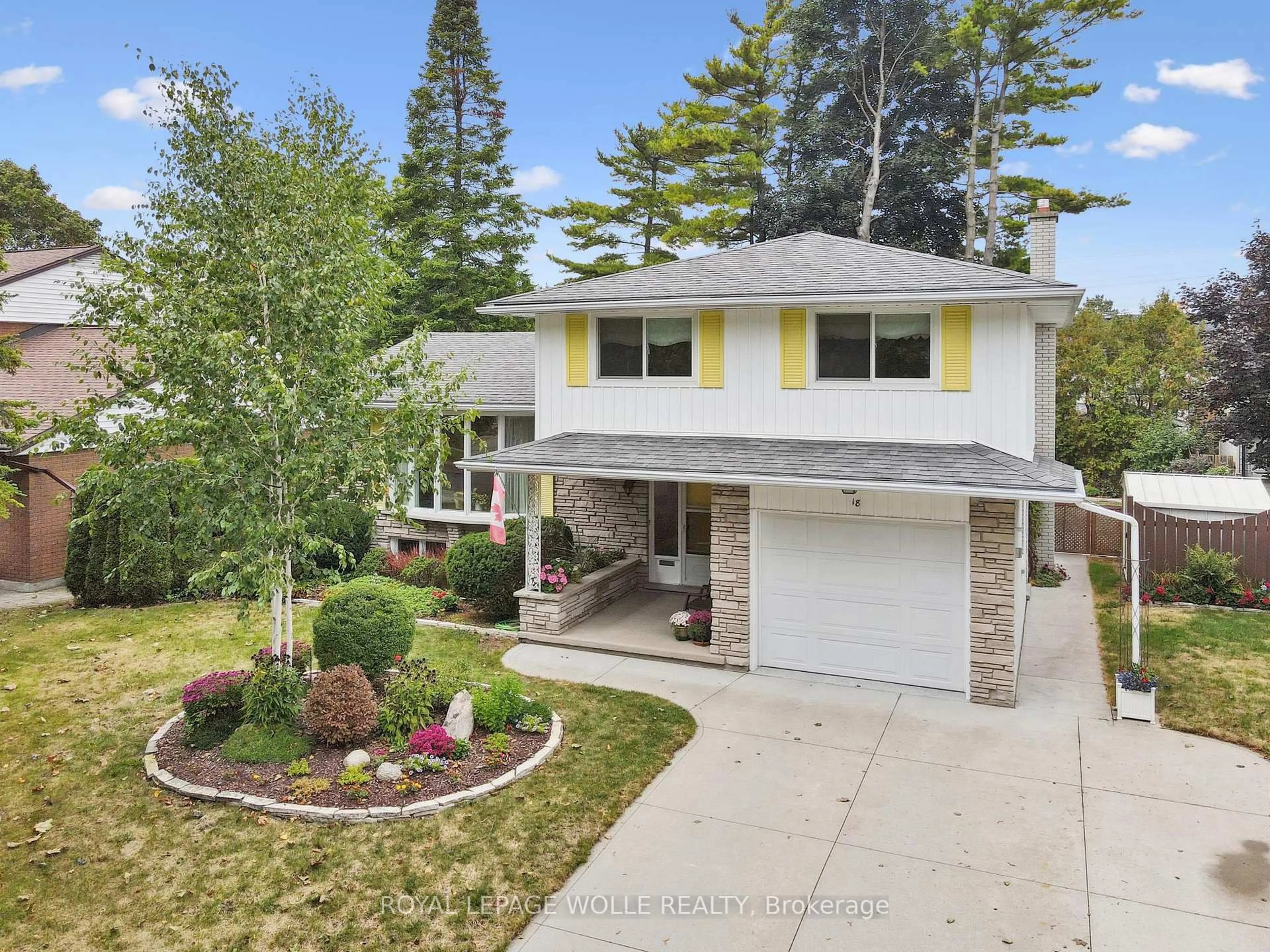 A pic from outside/outdoor area/front of a property/back of a property/a pic from drone, street for 18 Simpson Ave, Kitchener Ontario N2A 1L3