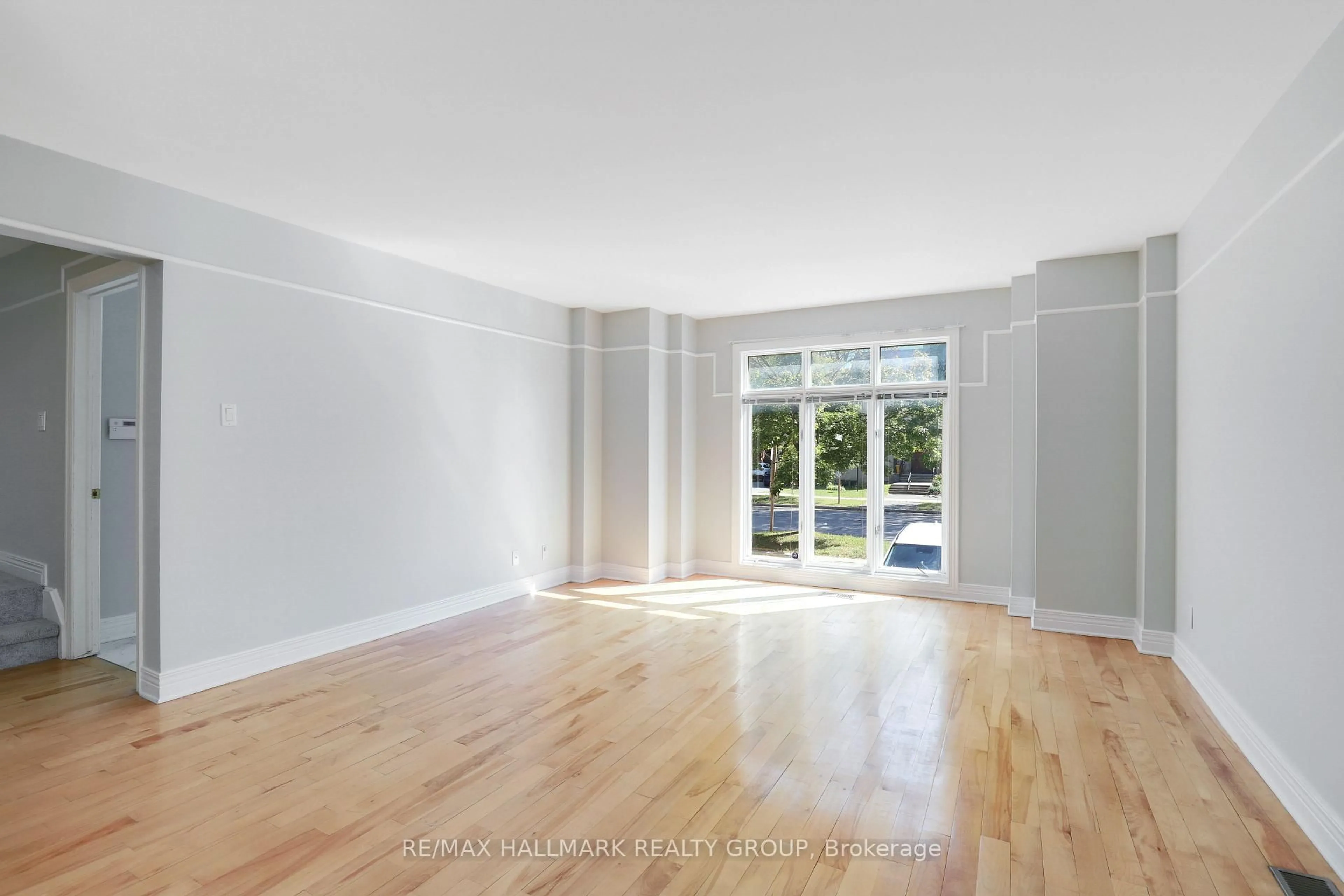 A pic of a room for 303 Sherwood Dr, Ottawa Ontario K1Y 3W7