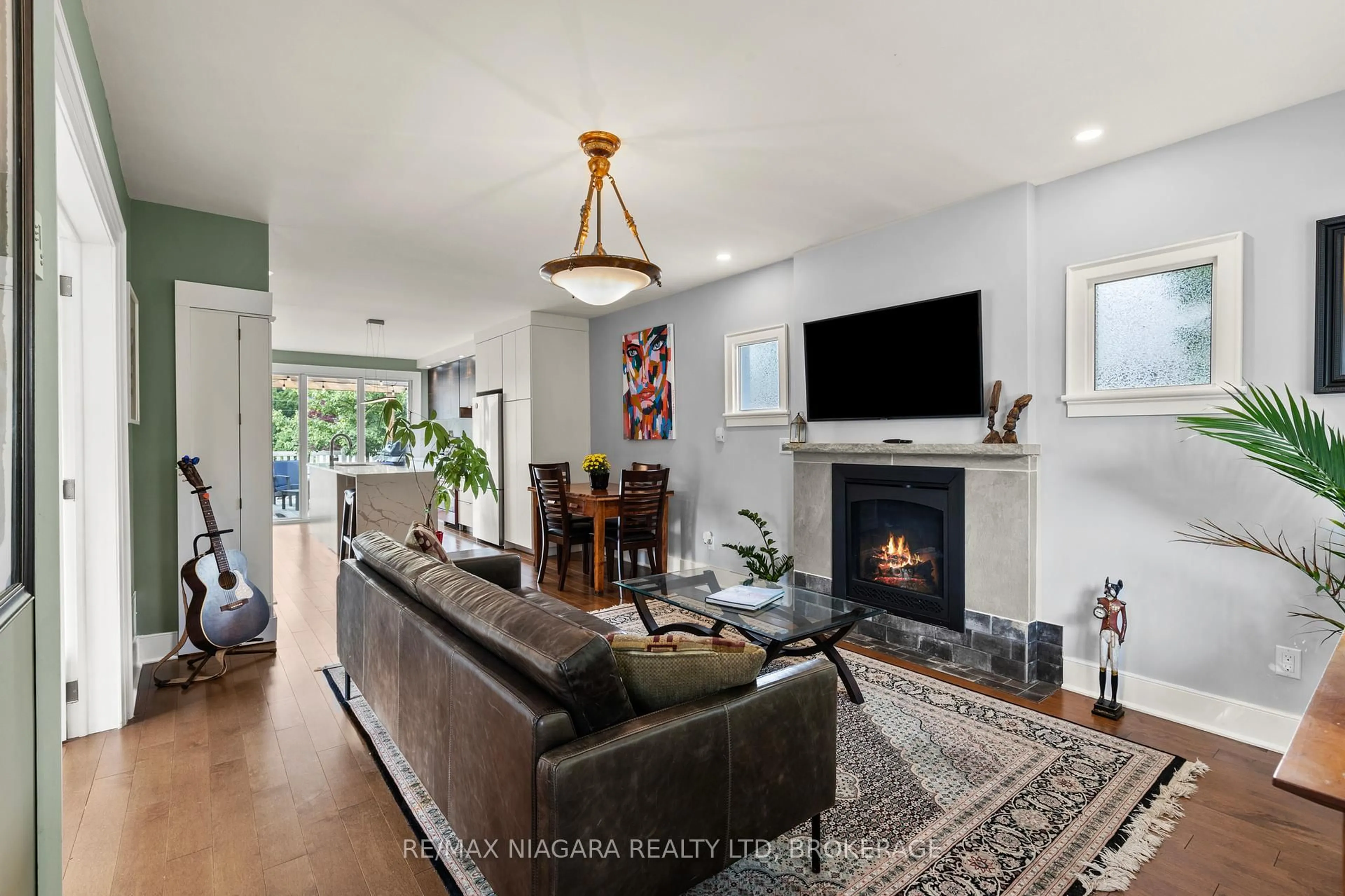 Living room with furniture, unknown for 7 Shelley Ave, St. Catharines Ontario L2N 5L4