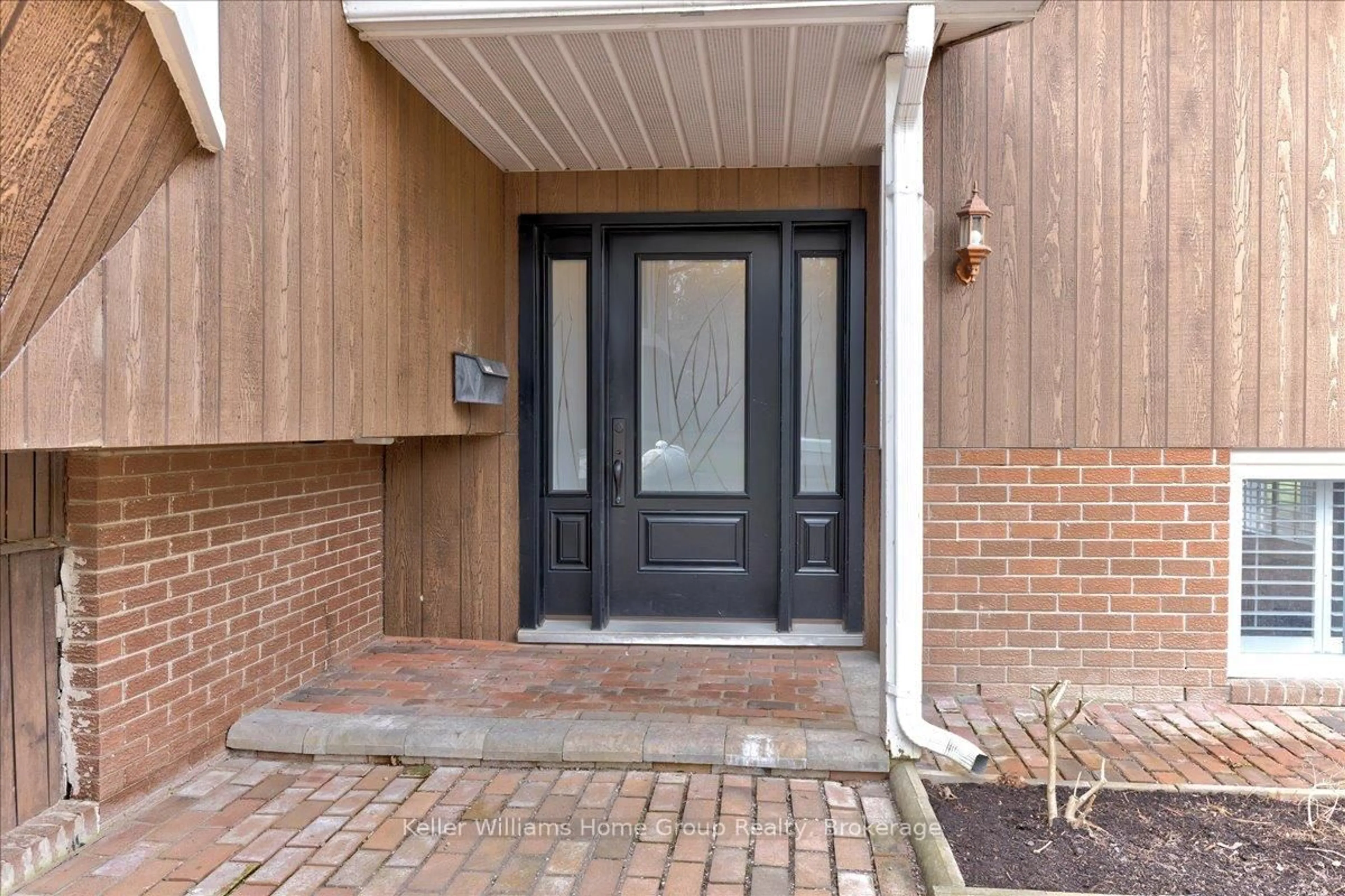 Indoor entryway for 121012 Dufferin Road 5, East Garafraxa Ontario L9W 6Z2