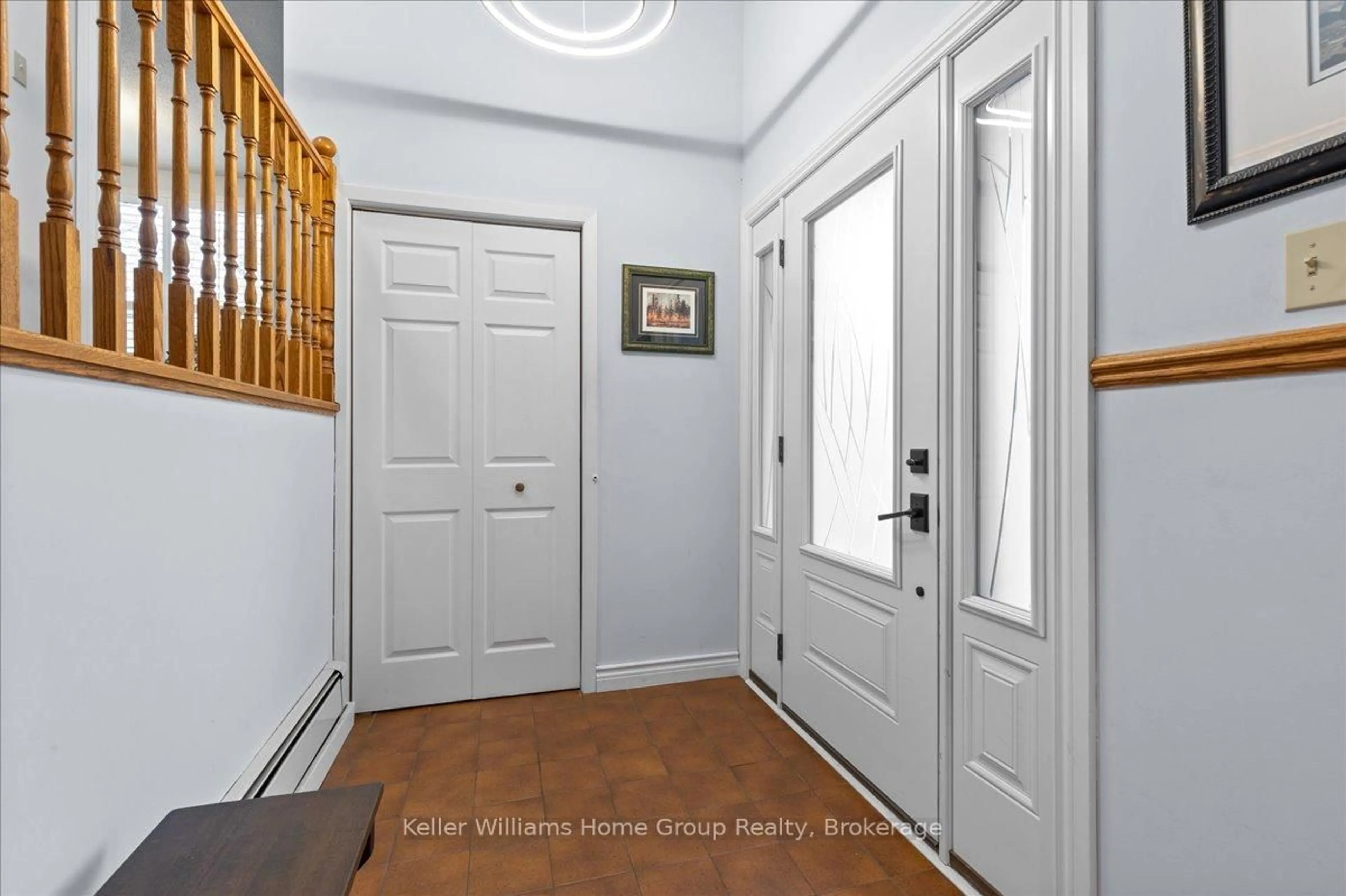Indoor entryway for 121012 Dufferin Road 5, East Garafraxa Ontario L9W 6Z2