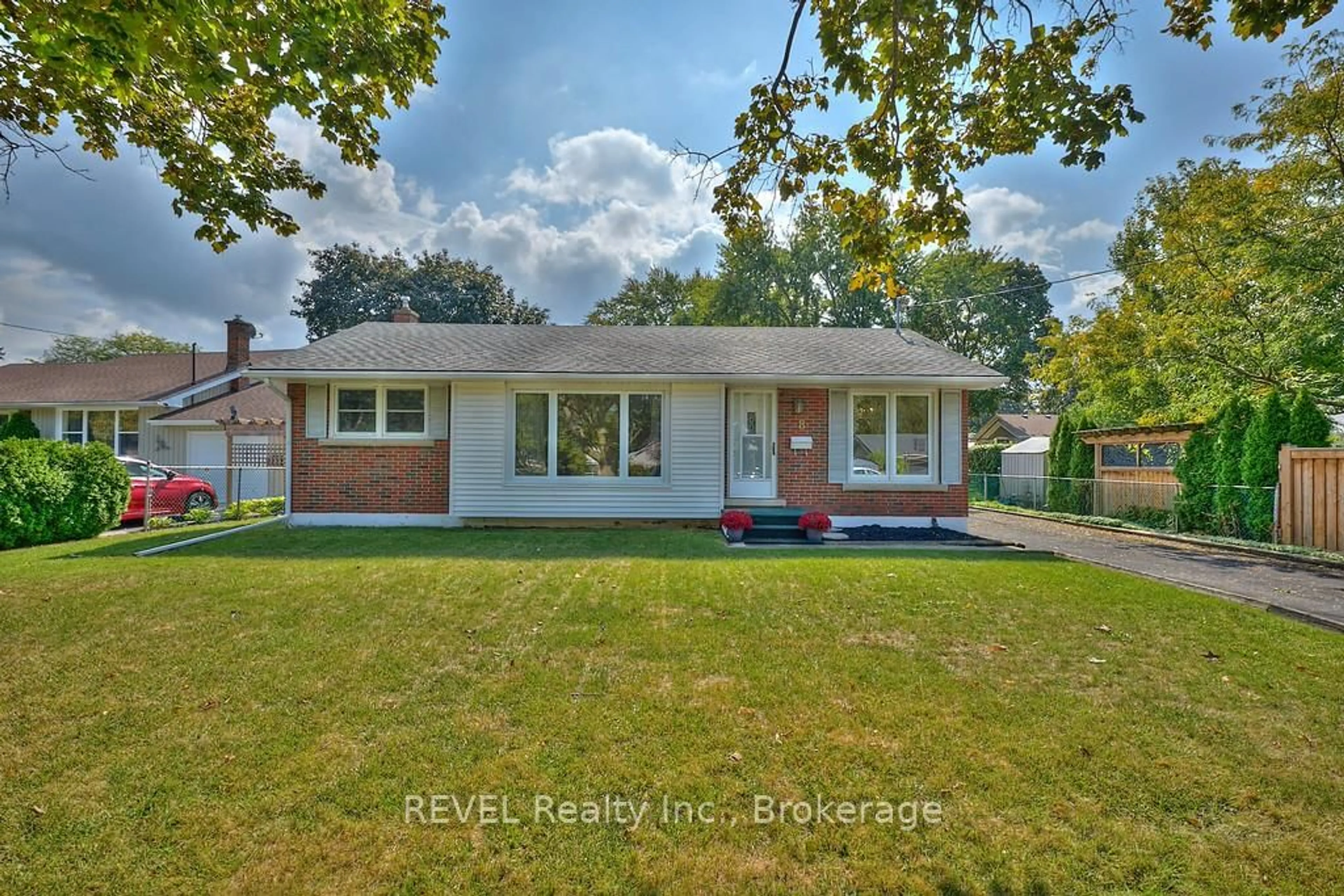 Home with brick exterior material, street for 8 Harbour Rd, St. Catharines Ontario L2N 2R7