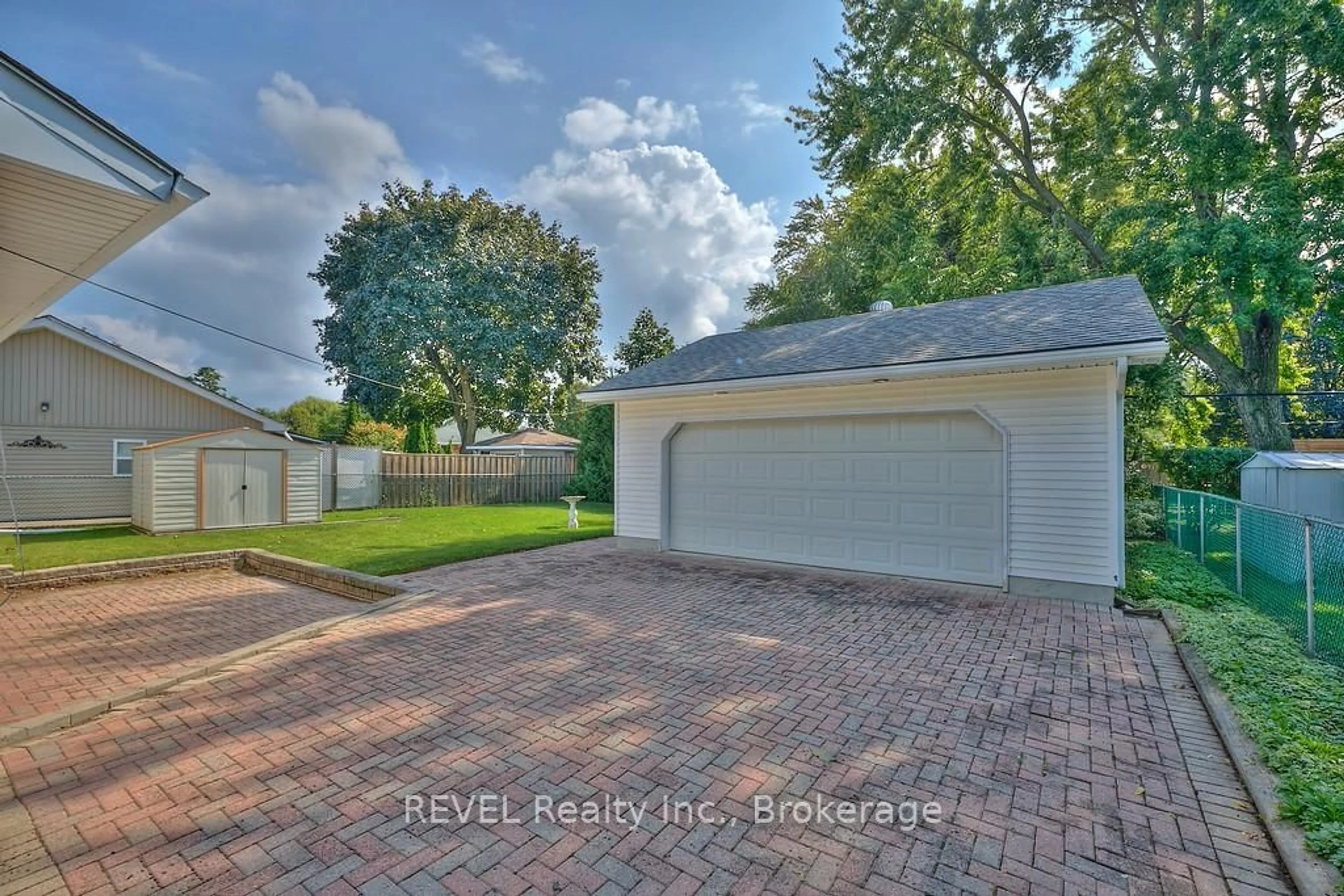 Unknown for 8 Harbour Rd, St. Catharines Ontario L2N 2R7