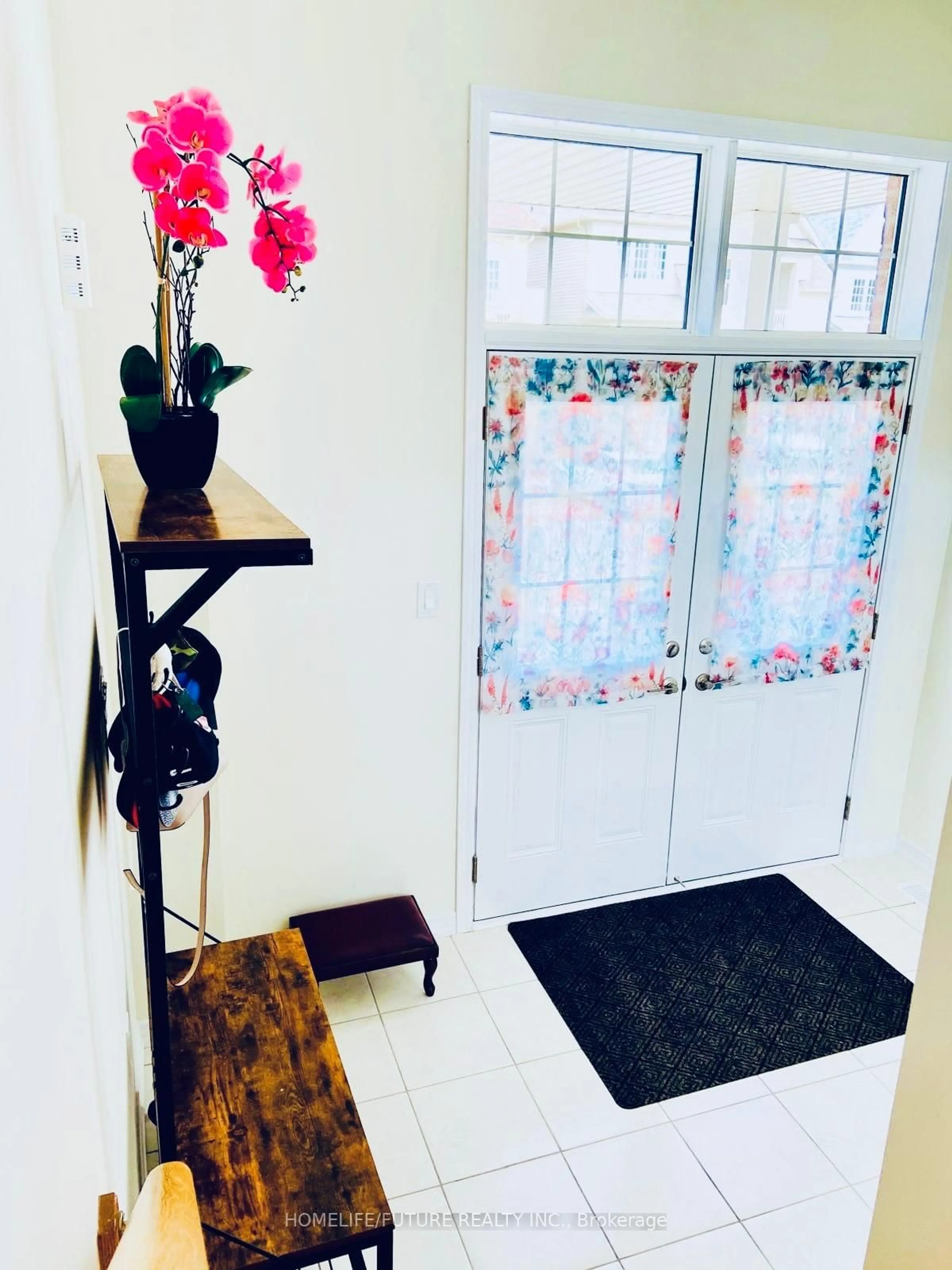 Indoor entryway for 35 Doreen Dr, Thorold Ontario L3B 5N5