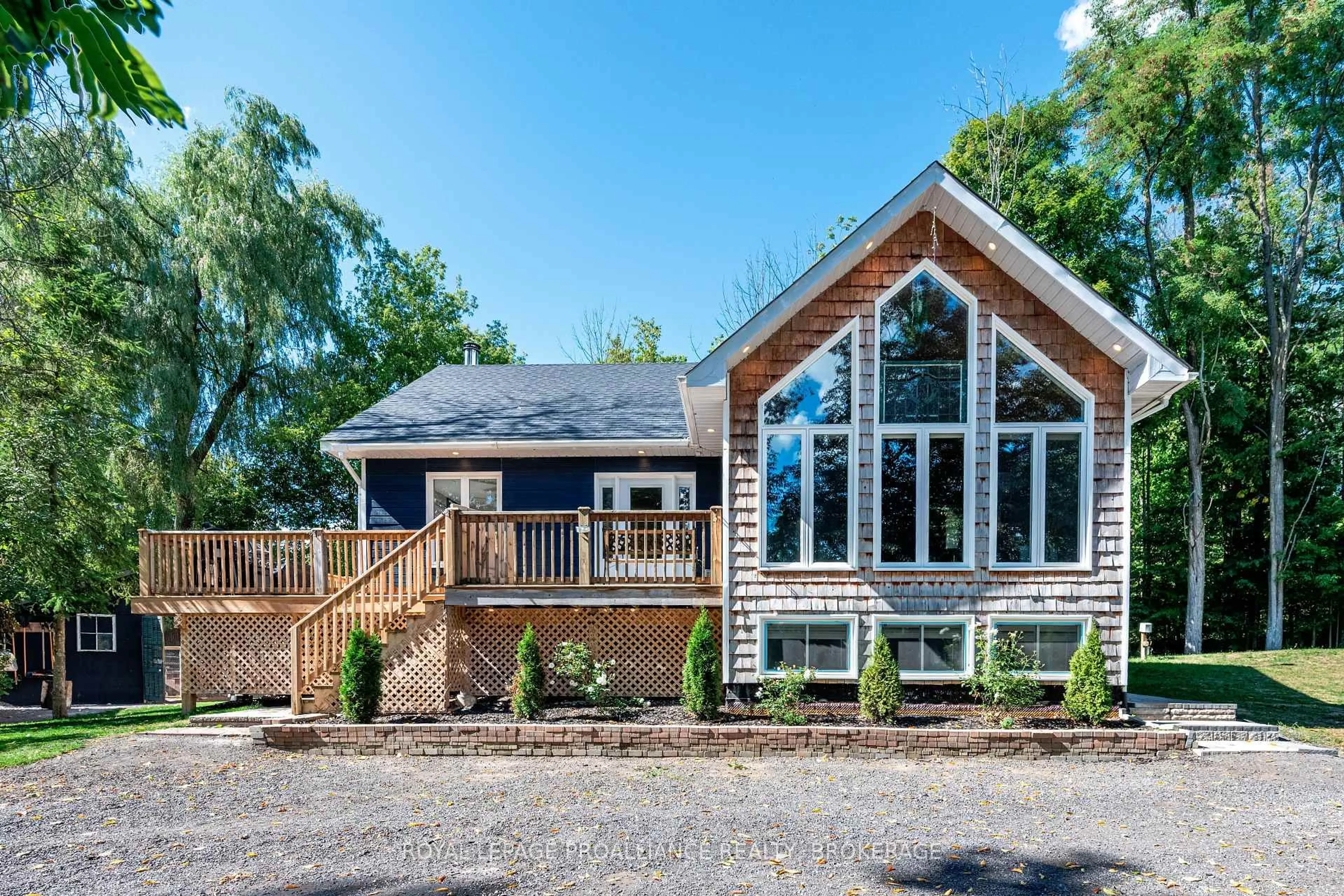 Home with vinyl exterior material, water/lake/river/ocean view for 72 Franklin St, Tweed Ontario K0K 2L0