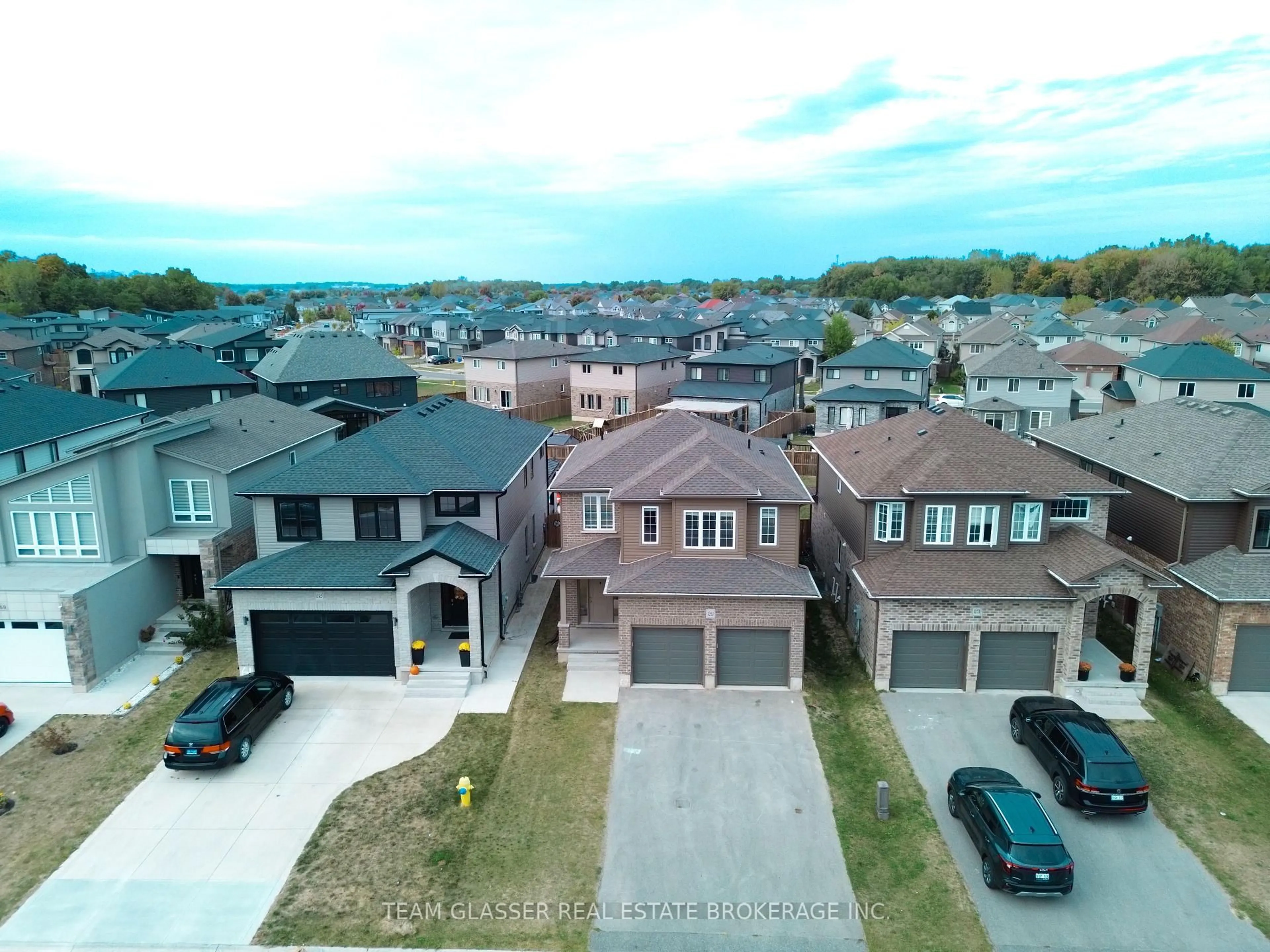 A pic from outside/outdoor area/front of a property/back of a property/a pic from drone, street for 1261 Sandbar St, London North Ontario N6G 0Y3