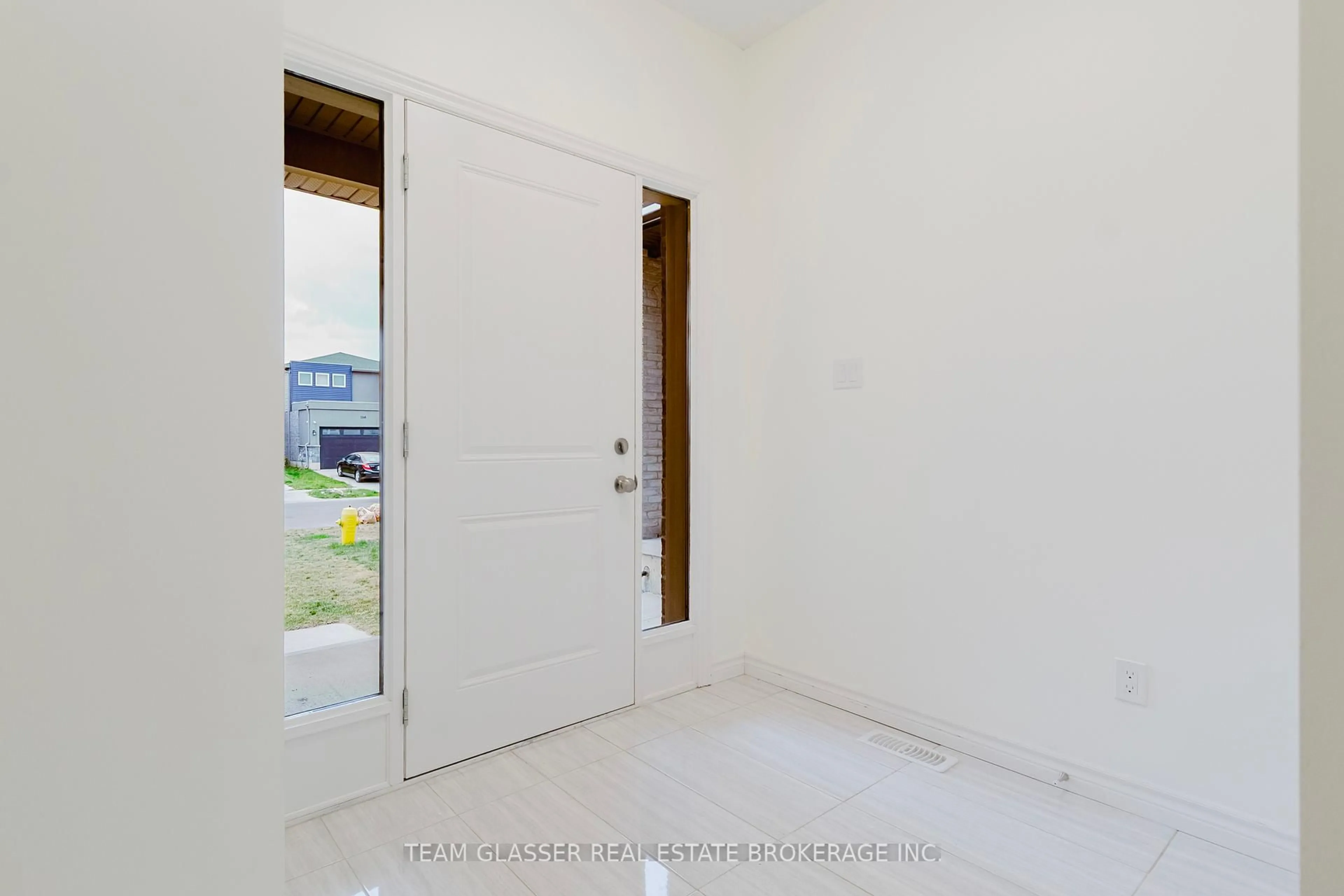 Indoor entryway for 1261 Sandbar St, London North Ontario N6G 0Y3