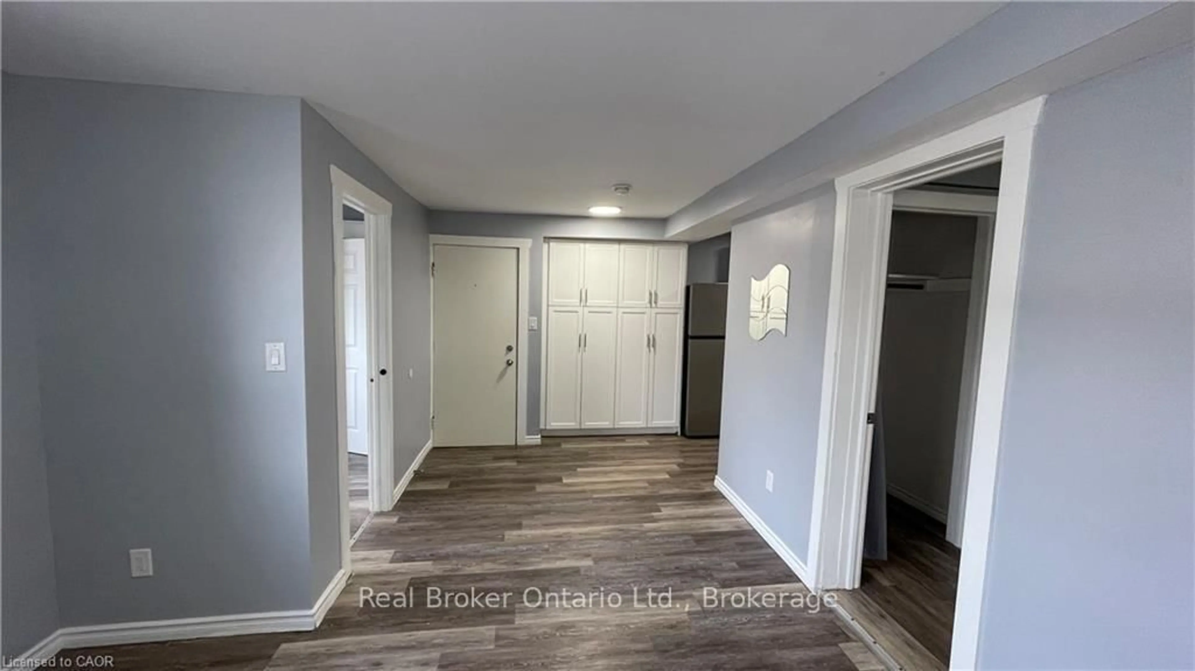 Indoor entryway for 468-476 MAIN St, Hamilton Ontario L8N 1K6