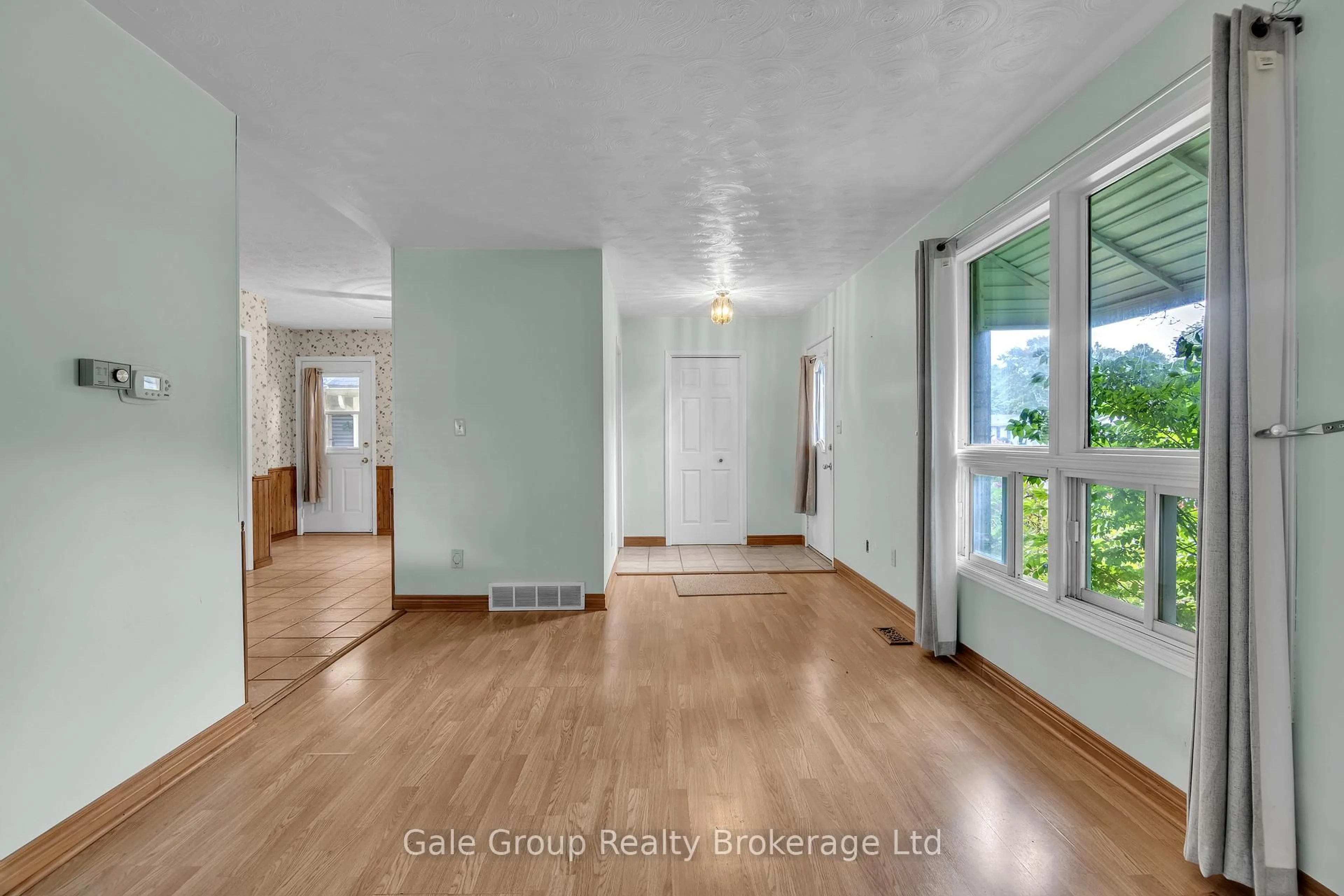 Indoor entryway for 72 VAN NORMAN Dr, Tillsonburg Ontario N4G 4T1