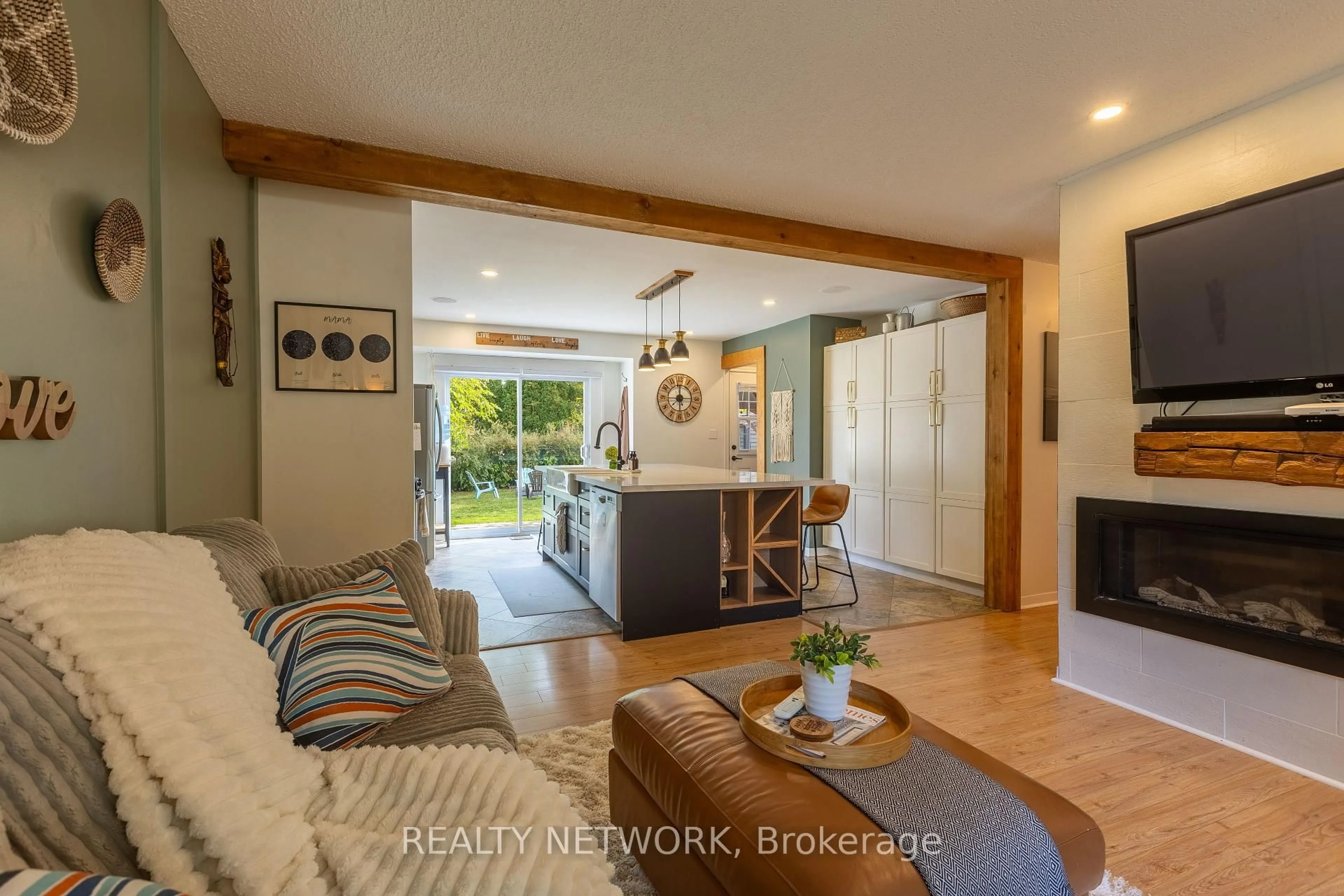 Open concept kitchen, unknown for 6 Cole Farm Blvd, St. Catharines Ontario L2N 6W2